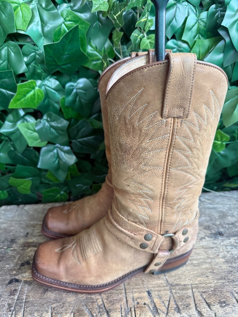 zo goed als nieuw prachtige biker boots van sendra maat 38, Kleding | Dames, Schoenen, Bruin, Ophalen of Verzenden, Zo goed als nieuw
