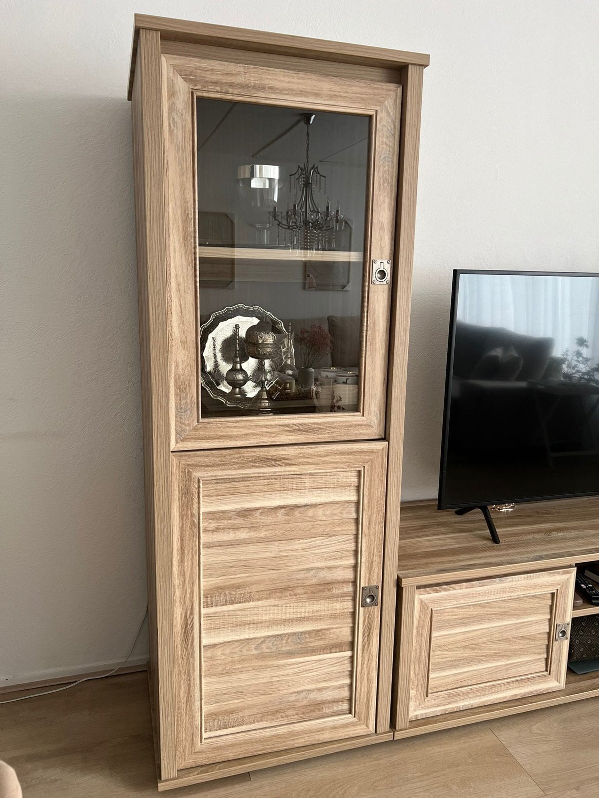 Foto 5 van Complete Woonkamerset: Salontafel, TV-meubel en Vitrinekaste