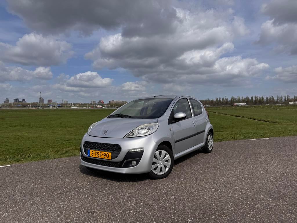 Peugeot 107 1.0 2014 | 5DR | NAP | AIRCO | ELEK-RAMEN |, Voorwielaandrijving, Euro 5, Zwart, 4 stoelen