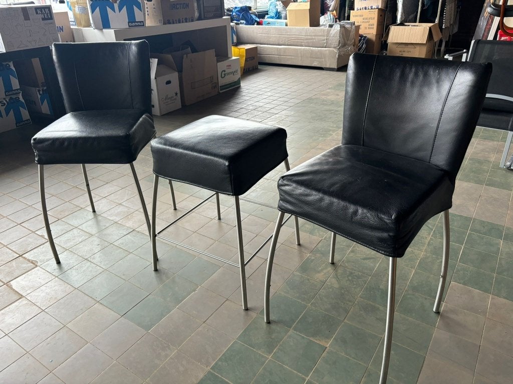 SET VAN 2 EETKAMERSTOELEN & 1 BARKRUK ZWART KUNSTLEER, Ophalen, Twee, Zwart, Overige materialen