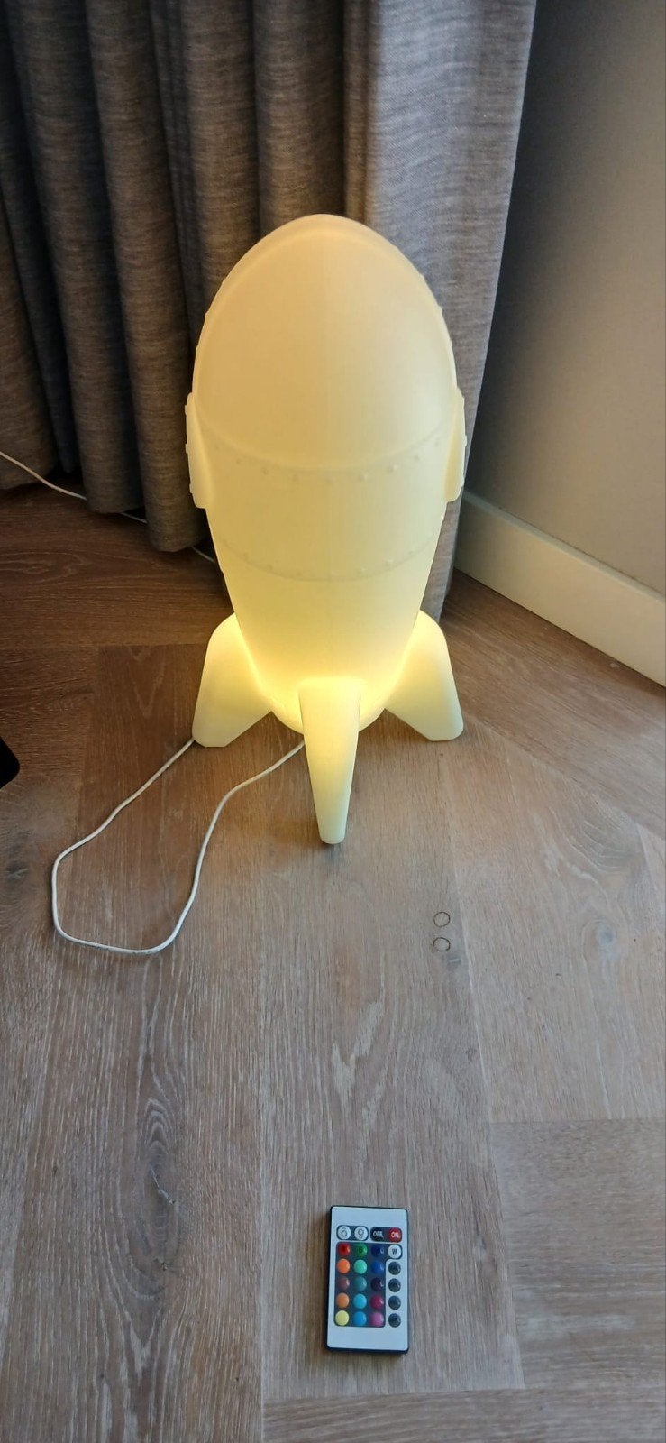 Elfabase Raketlamp met Afstandsbediening - RGB LED, Ophalen, Gebruikt, Overige merken, Meerkleurig