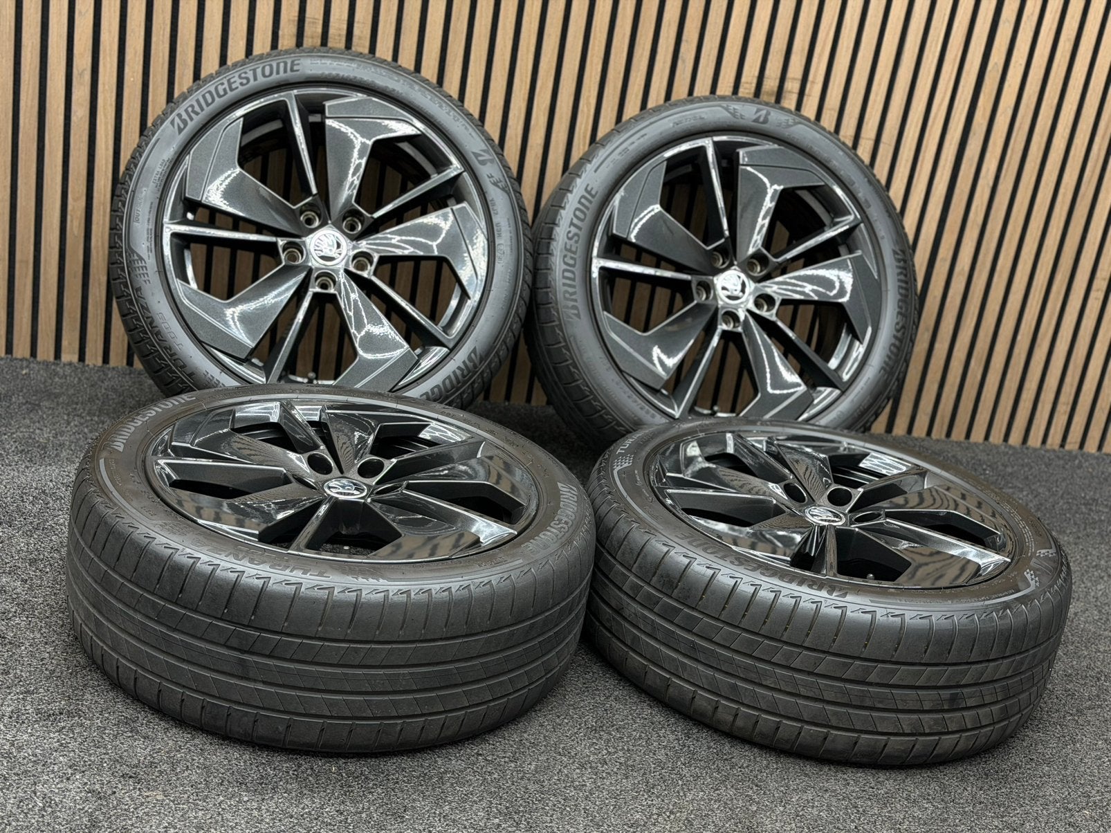 Originele 18 inch Skoda Octavia 5E Comet 5x112 Bridgestone, Auto-onderdelen, Banden en Velgen, Ophalen, 18 inch, ., Banden en Velgen