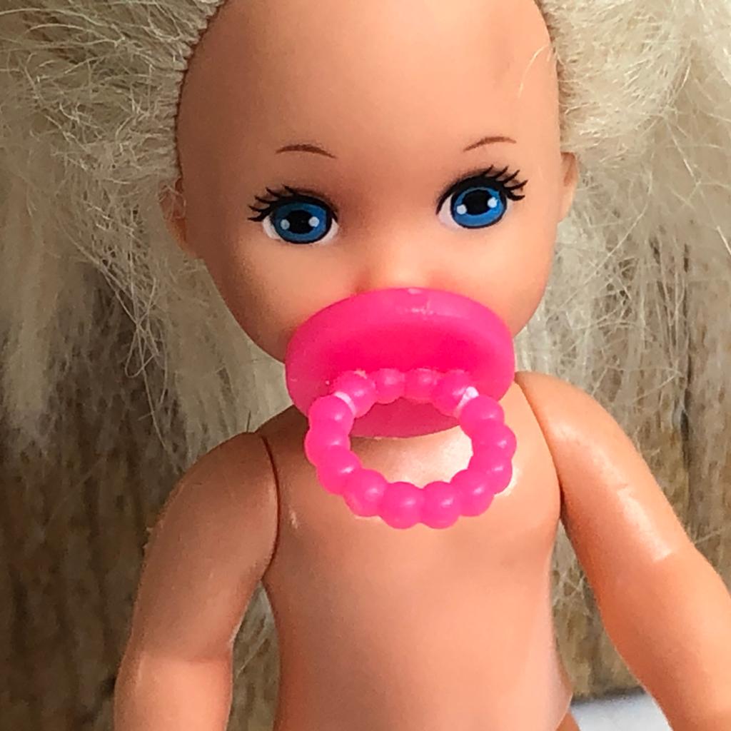 Roze fopspeen voor Kelly baby sister of Barbie, Ophalen of Verzenden, Zo goed als nieuw, Barbie