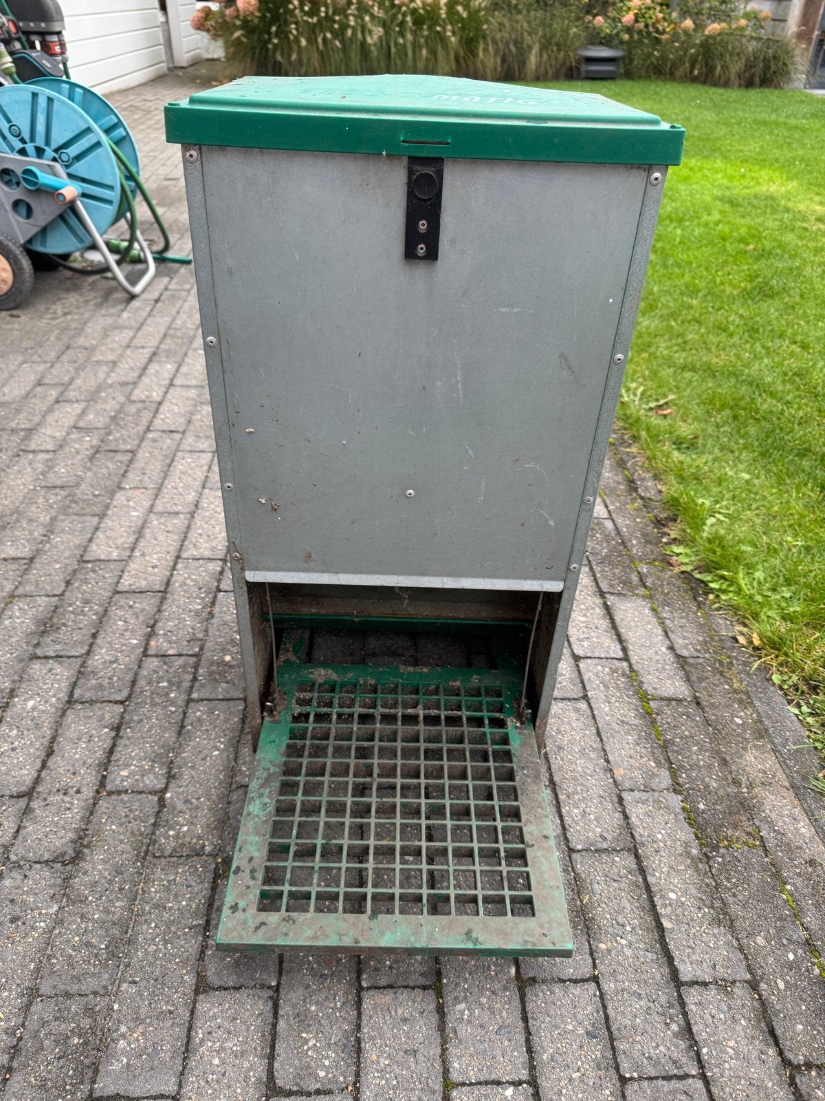 Feed-O-Matic voerautomaat voor kippen – met trapplaat, Ophalen, Gebruikt, Drinken en Voederen