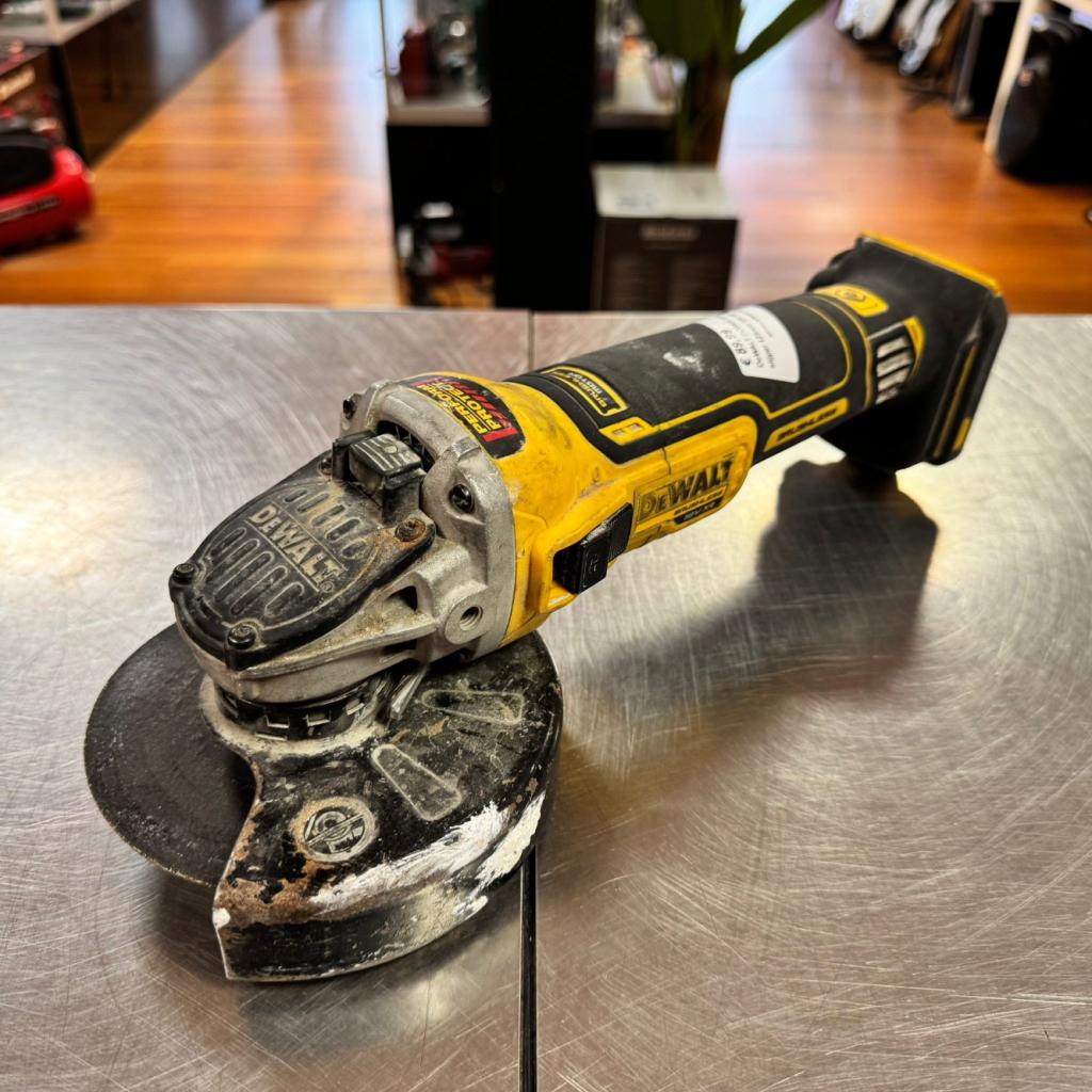 DeWALT DCG405 accu haakse slijper 125mm 18V XR basic body, Dewalt, Zo goed als nieuw, Support@dewalt.com, 701 E. Joppa Road
Towson, MD 21286
USA