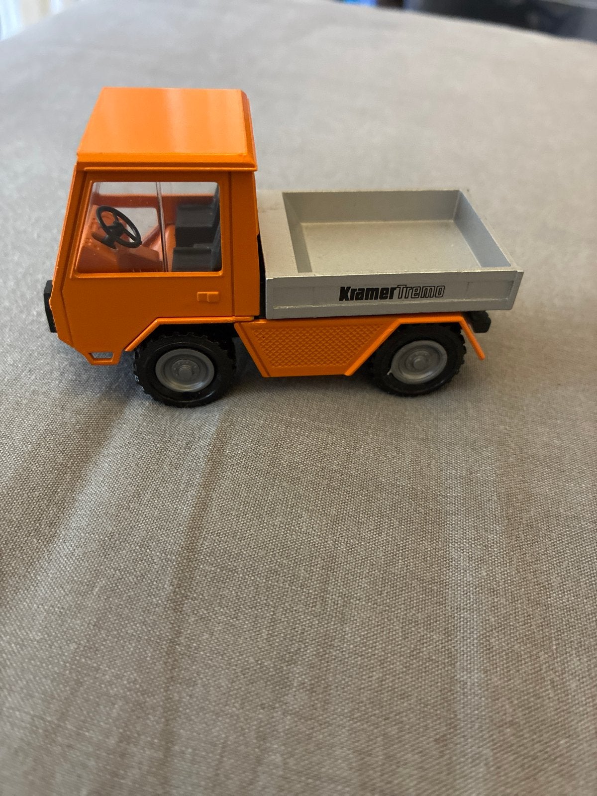 NZG Kramer Tremo Vrachtwagen Oranje, Ophalen of Verzenden, Zo goed als nieuw, Bus of Vrachtwagen