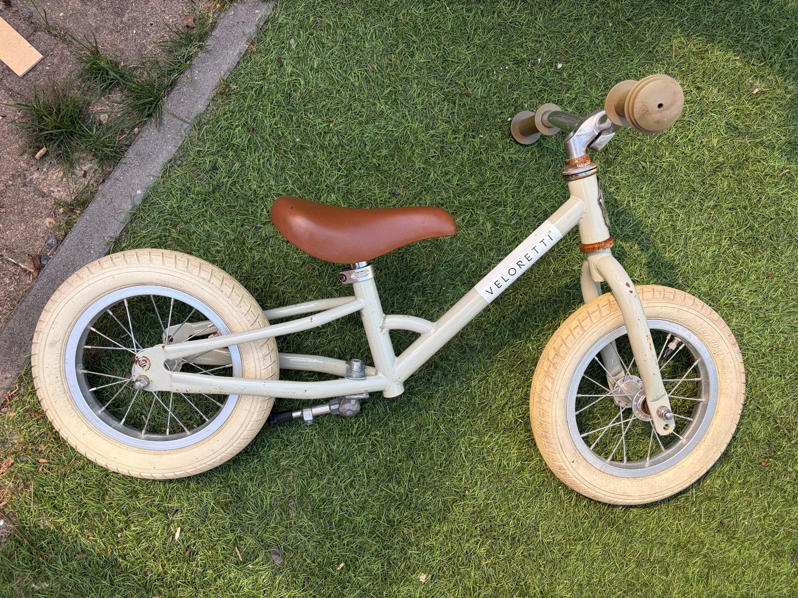 Veloretti tricycle loopfiets - Beige, Ophalen, Gebruikt, Velgrem, Minder dan 16 inch