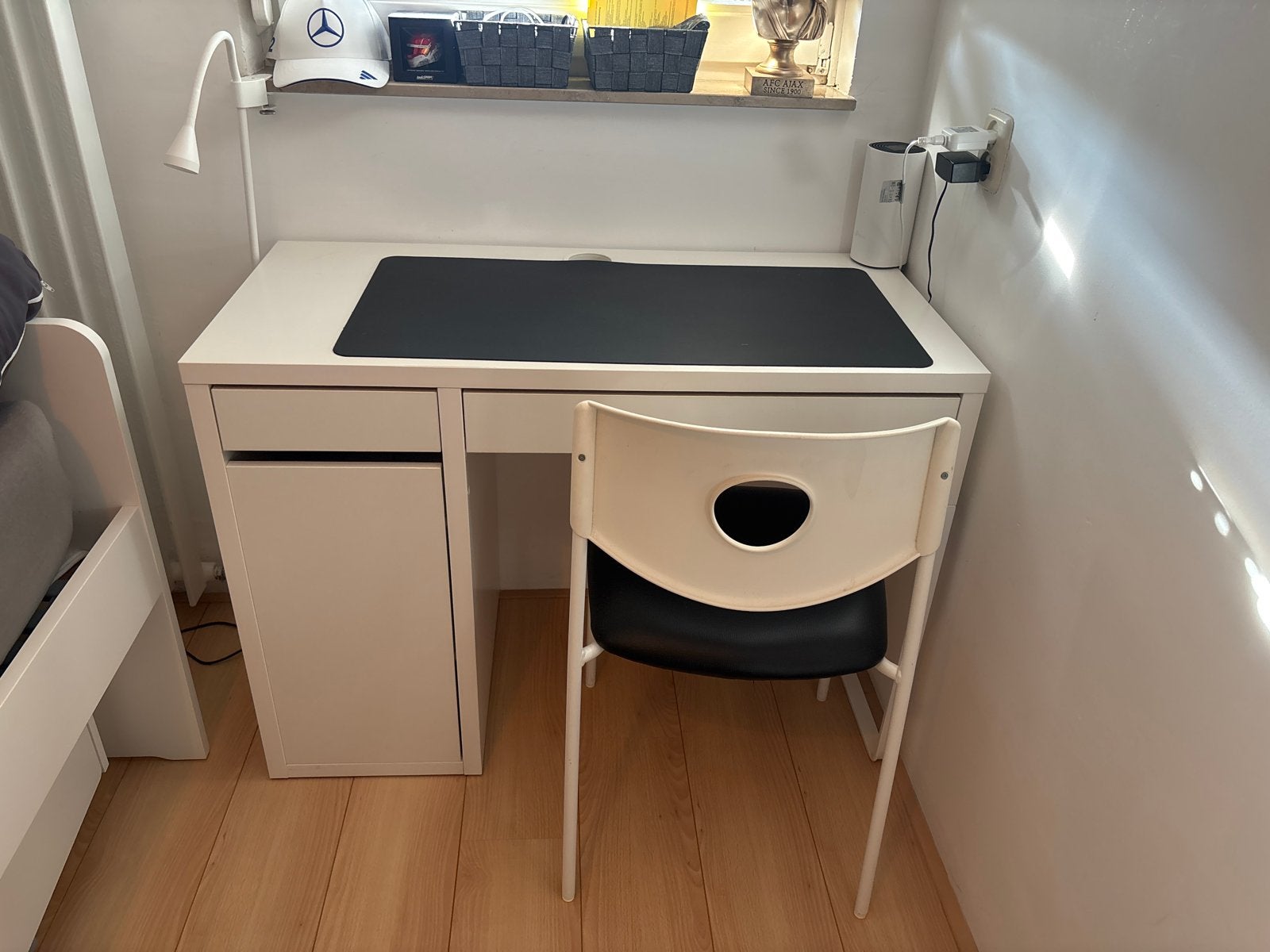 Wit bureau met lade en kastje inclusief stoel, Ophalen, Gebruikt, Met lades, Spaanplaat of MDF