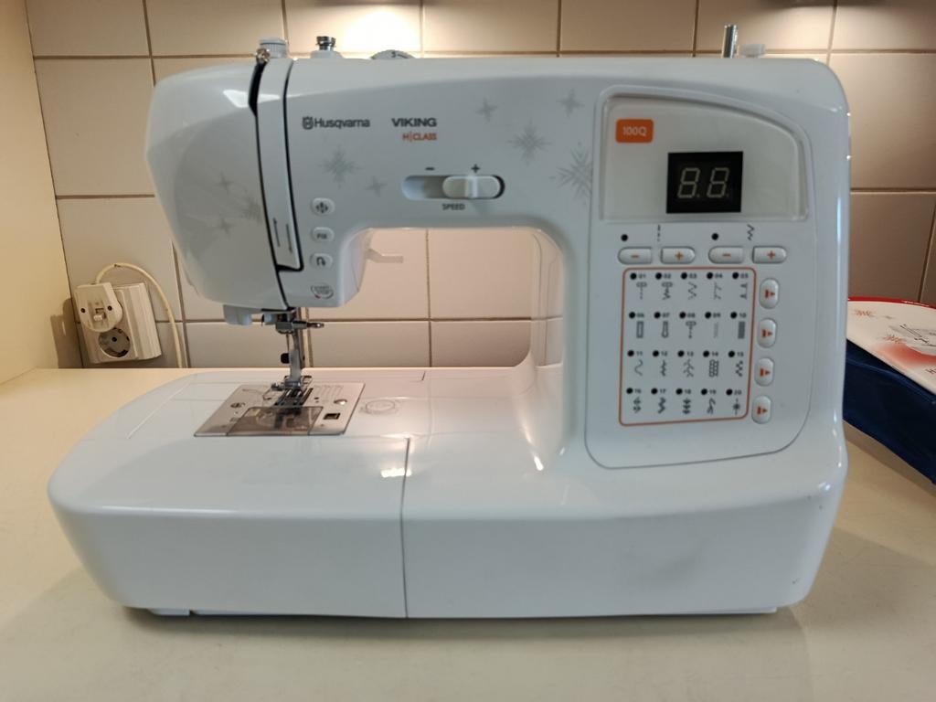 Husqvarna Viking H|CLASS 100Q Naaimachine, Hobby en Vrije tijd, Ophalen, Zo goed als nieuw, Naaimachine, Husqvarna