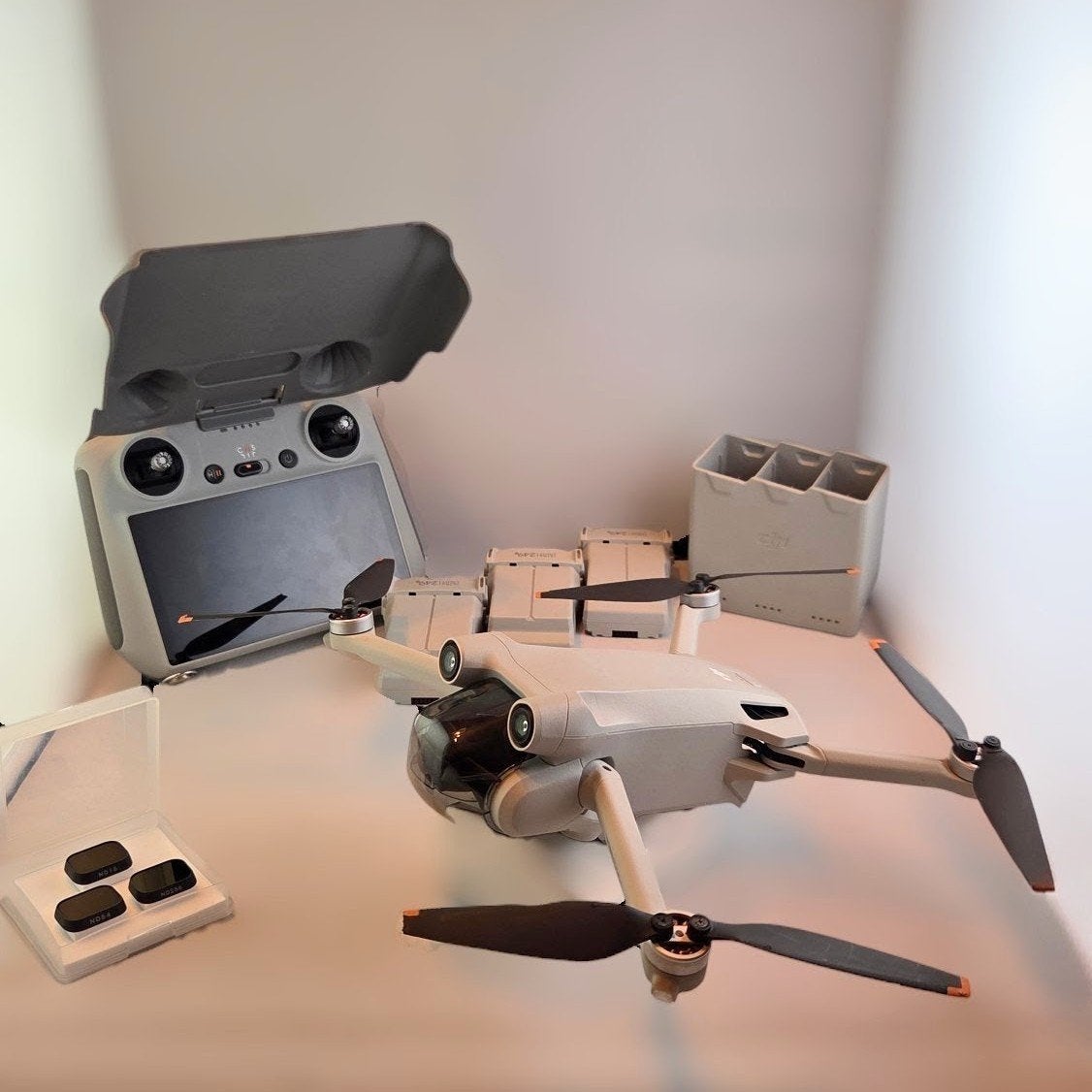 DJI Mini 3 Pro Fly More Combo - nieuwstaat + ND-filters, Audio, Tv en Foto, Drones, Ophalen, 30 tot 45 minuten, Cameradrone, Zo goed als nieuw