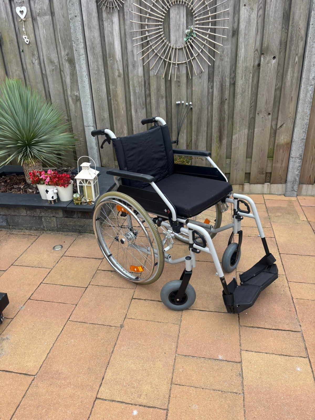 Smal model rolstoel (vanaf 12 jaar ) Bischoff duitse makelij, Diversen, Rolstoelen, Meer info ☎️0️⃣6️⃣➖2️⃣0️⃣9️⃣0️⃣1️⃣0️⃣4️⃣0️⃣