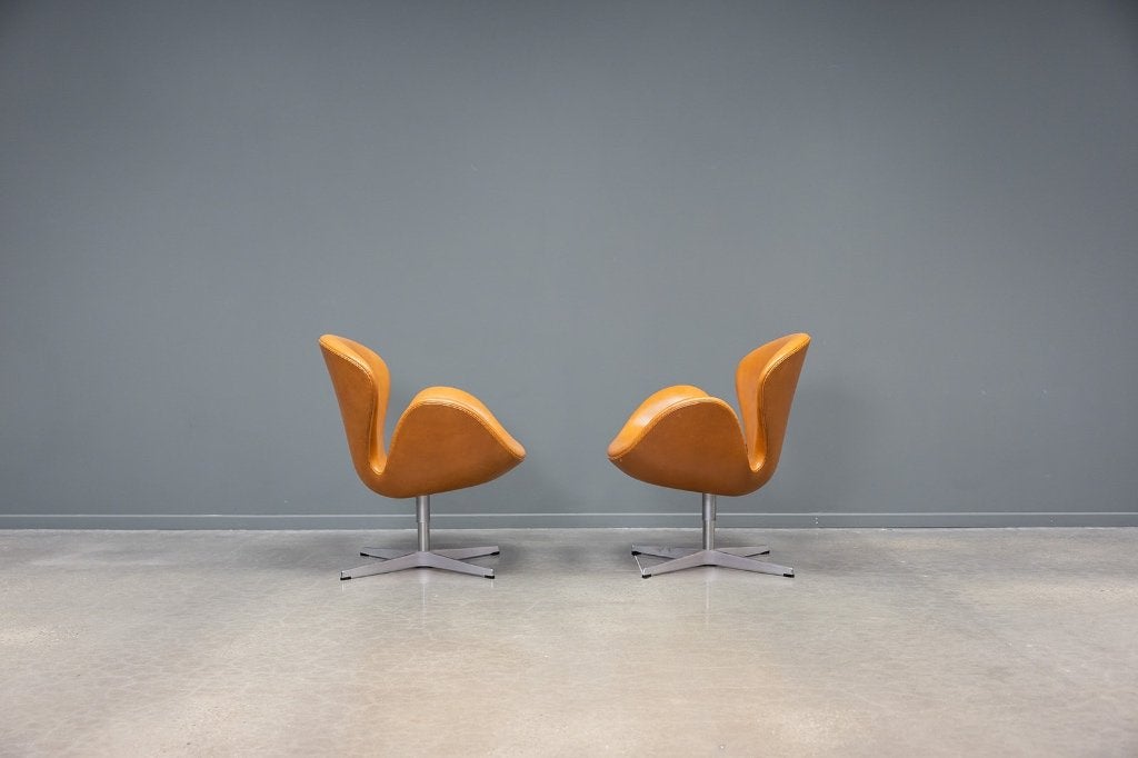 Swan chair, 2x, Ophalen, 75 tot 100 cm, 50 tot 75 cm
