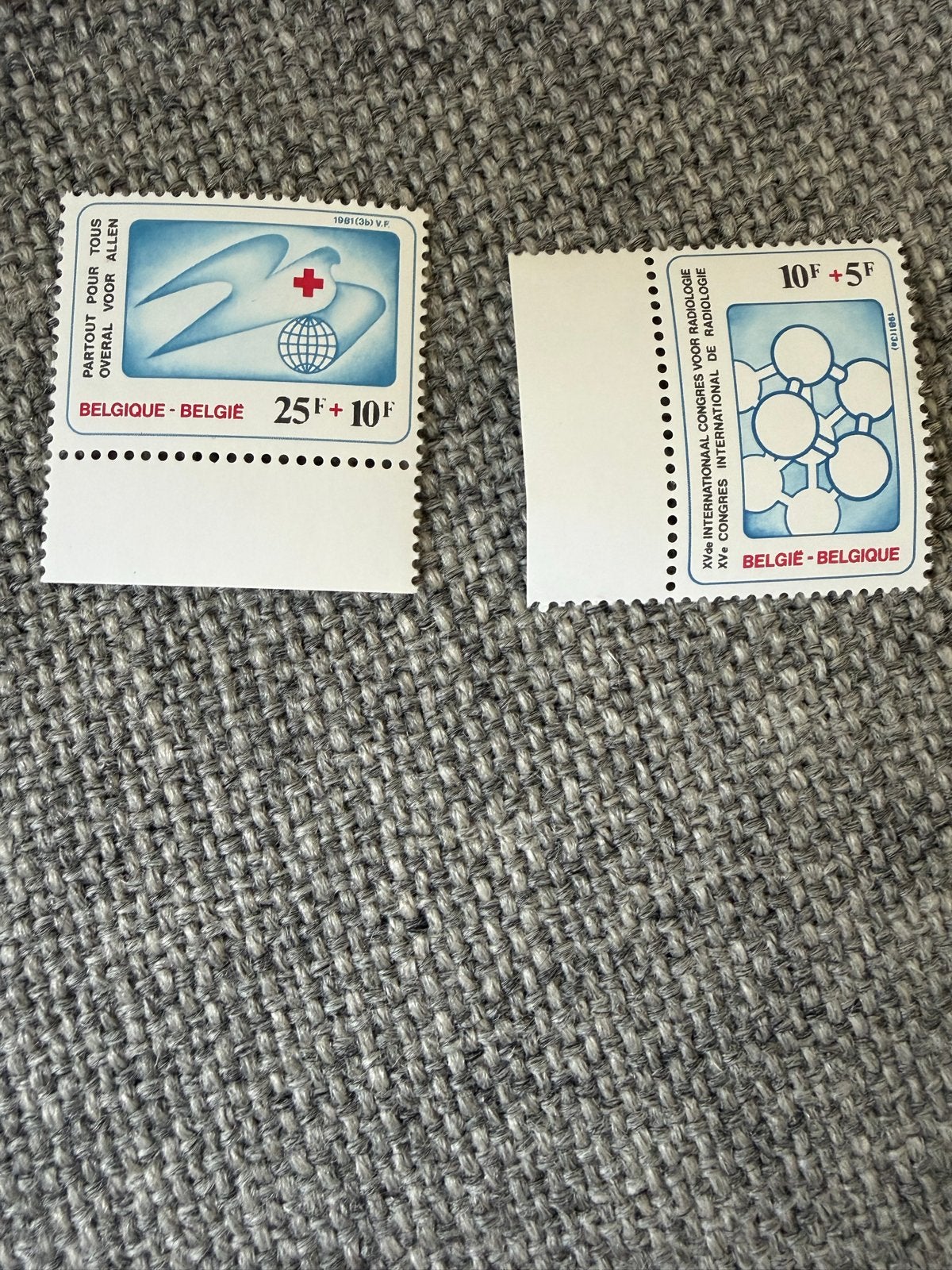 Belgische postzegels 1981: Rode Kruis & Radiologie, Postzegels en Munten, Brieven en Enveloppen | België, Ophalen of Verzenden