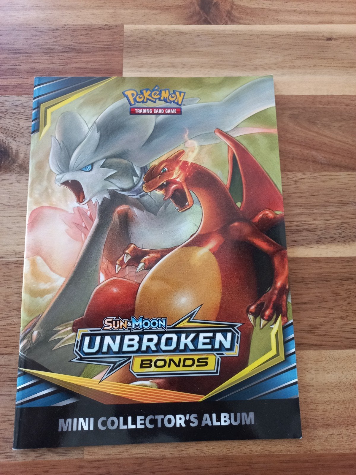 Pokémon Sun & Moon Unbroken Bonds Mini Collector's Album, Ophalen of Verzenden, Zo goed als nieuw, Overige typen