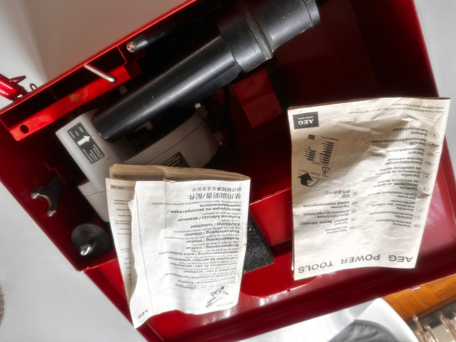 AEG Power Tools MFE 1305 Muurfrees in rode metalen koffer, Ophalen, Gebruikt