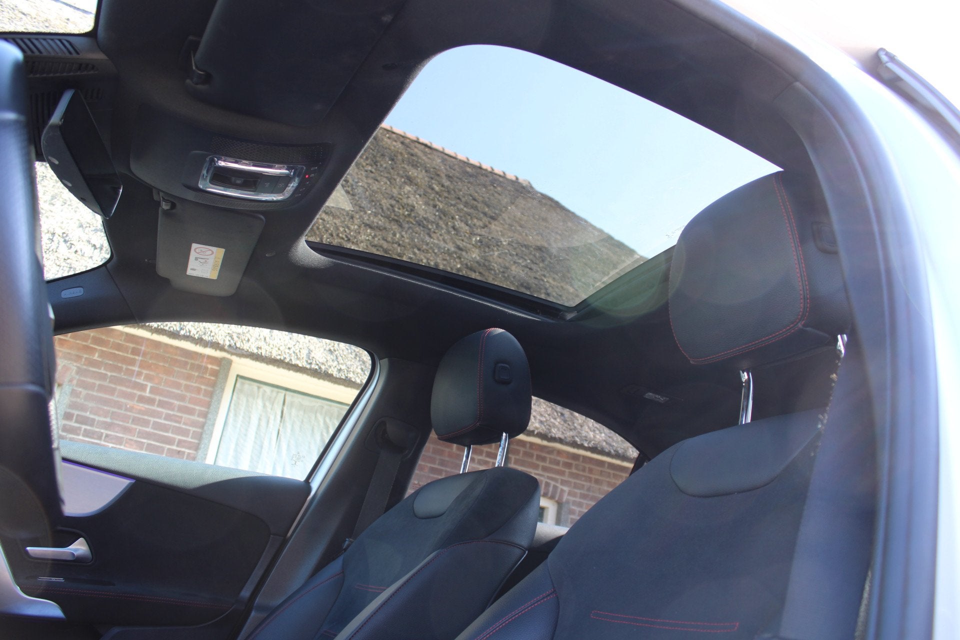 Mercedes-Benz A-Klasse 250 e PHEV AMG SOh 97,1% PANO SFEER L, Auto's, Dealer onderhouden, Gebruikt, 4 cilinders, Automatische klimaatregeling