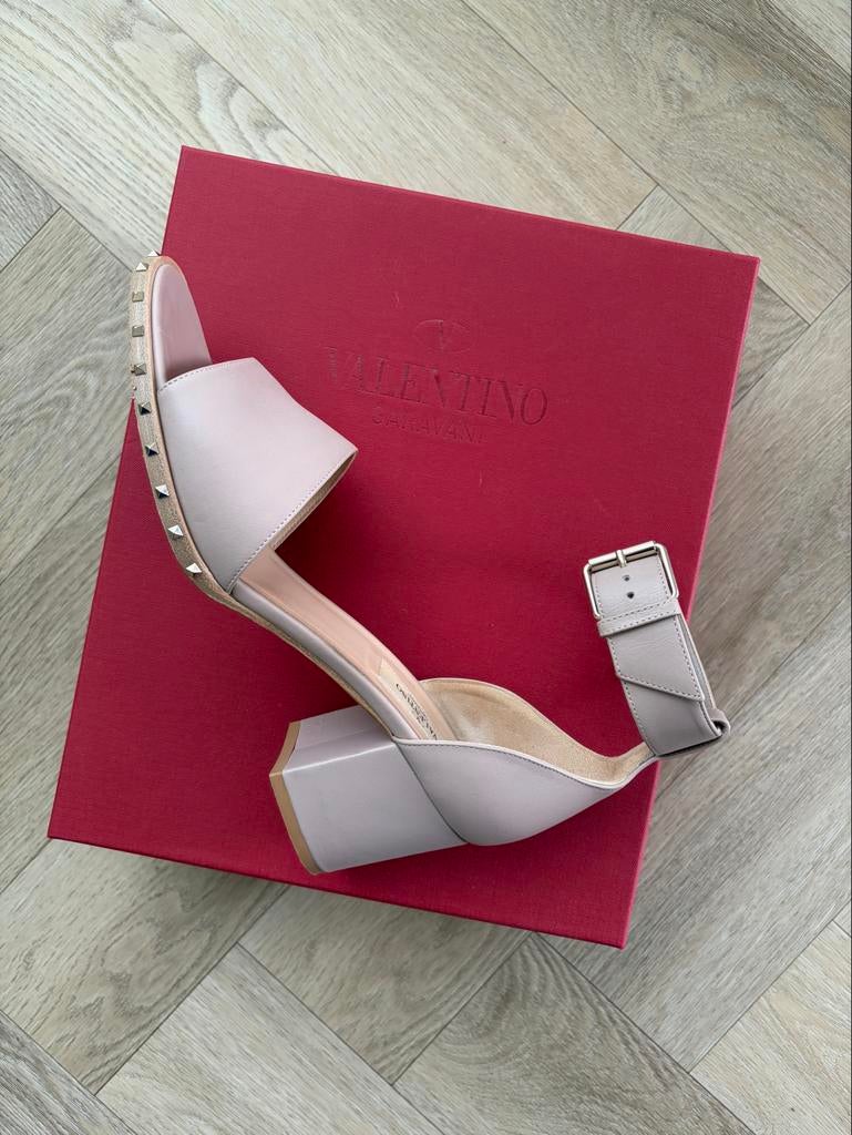 Valentino Garavani Rockstud Sandalen, Kleding | Dames, Schoenen, Zo goed als nieuw, Roze, Sandalen of Muiltjes, Ophalen of Verzenden