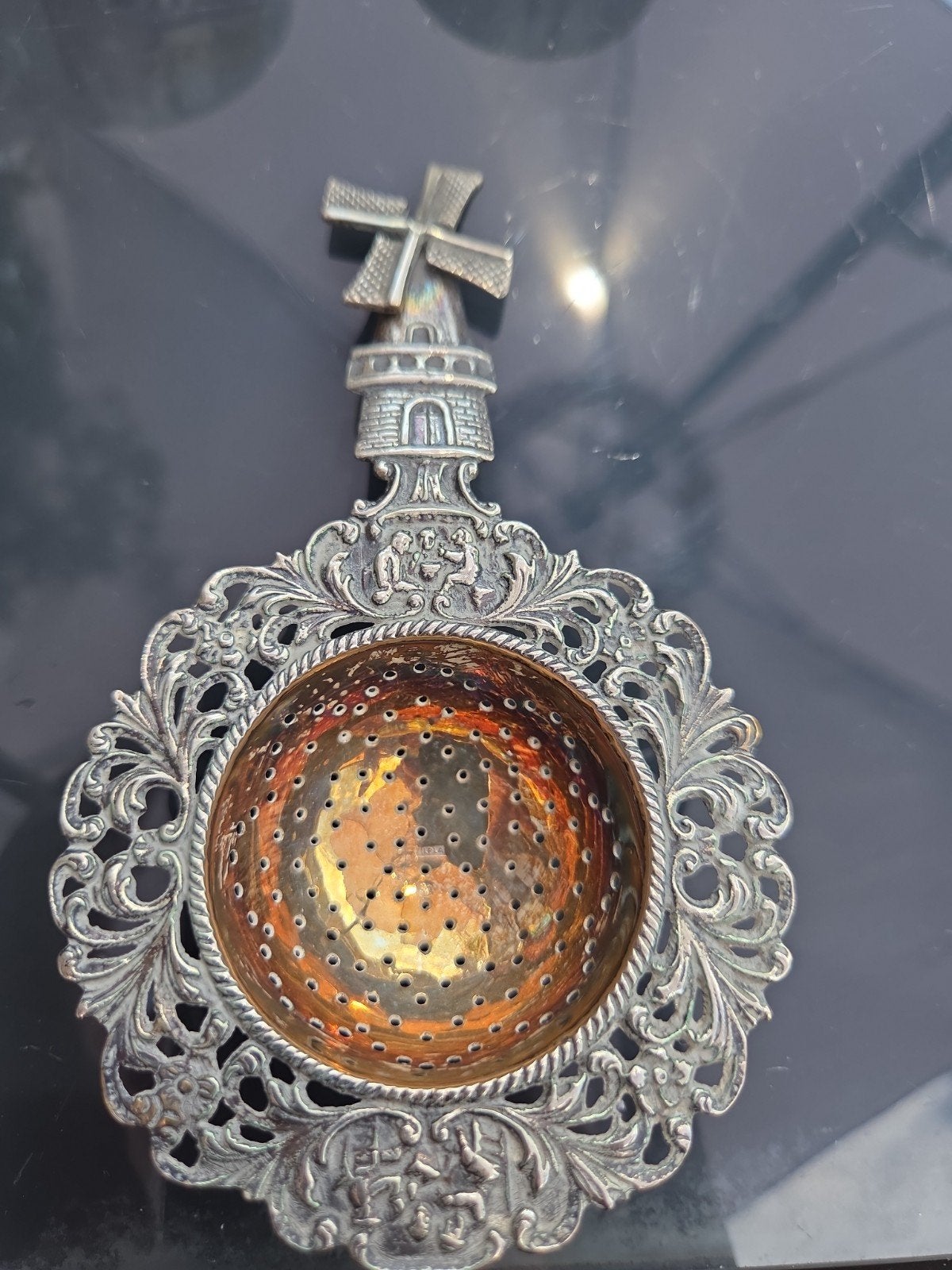 Antieke theezeef met molen en decoratieve rand, Ophalen of Verzenden