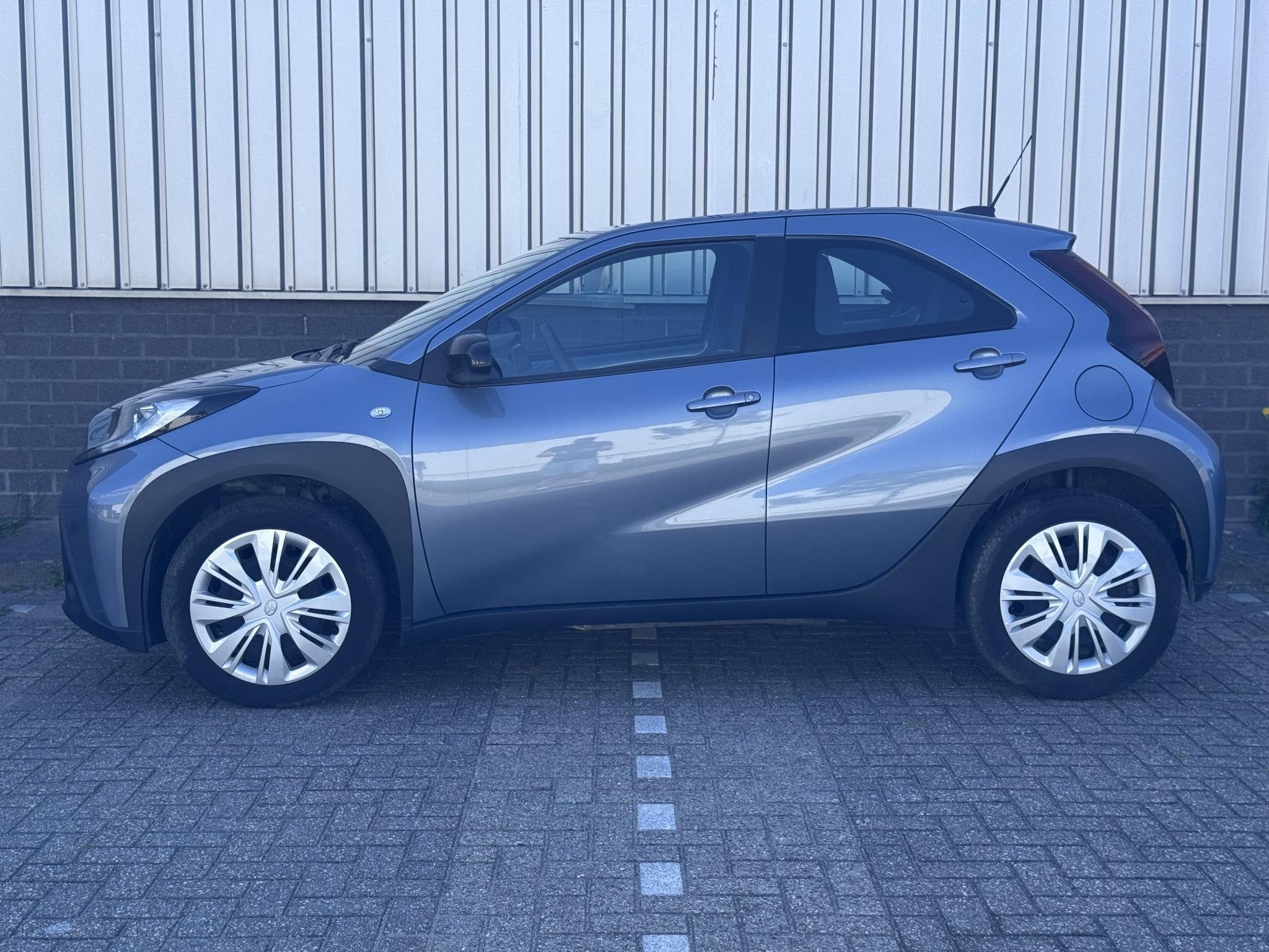 Toyota Aygo X 1.0 VVT-i S-CVT Play Automaat | Apple Carplay, Stof, Gebruikt, Met garantie (alle), 4 stoelen