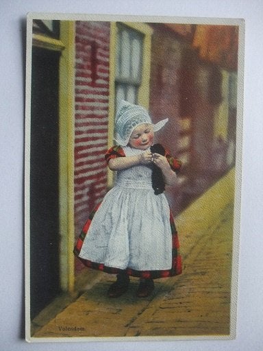 P335 Volendam - Meisje in klederdracht, Verzenden, Voor 1920, Ongelopen, Noord-Holland