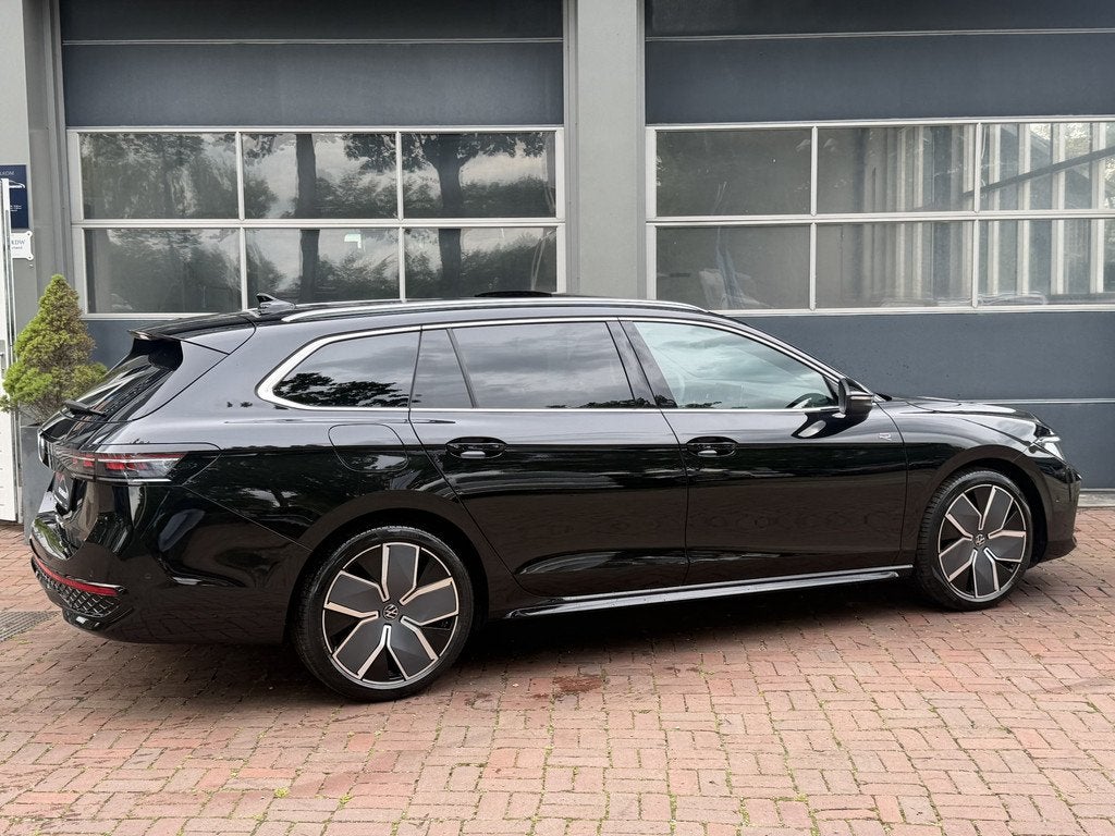 Volkswagen Passat Variant 1.5 eHybrid R-Line Edition | SoH 1, 77 km/l, Zwart, Zwart, Hybride Elektrisch/Benzine