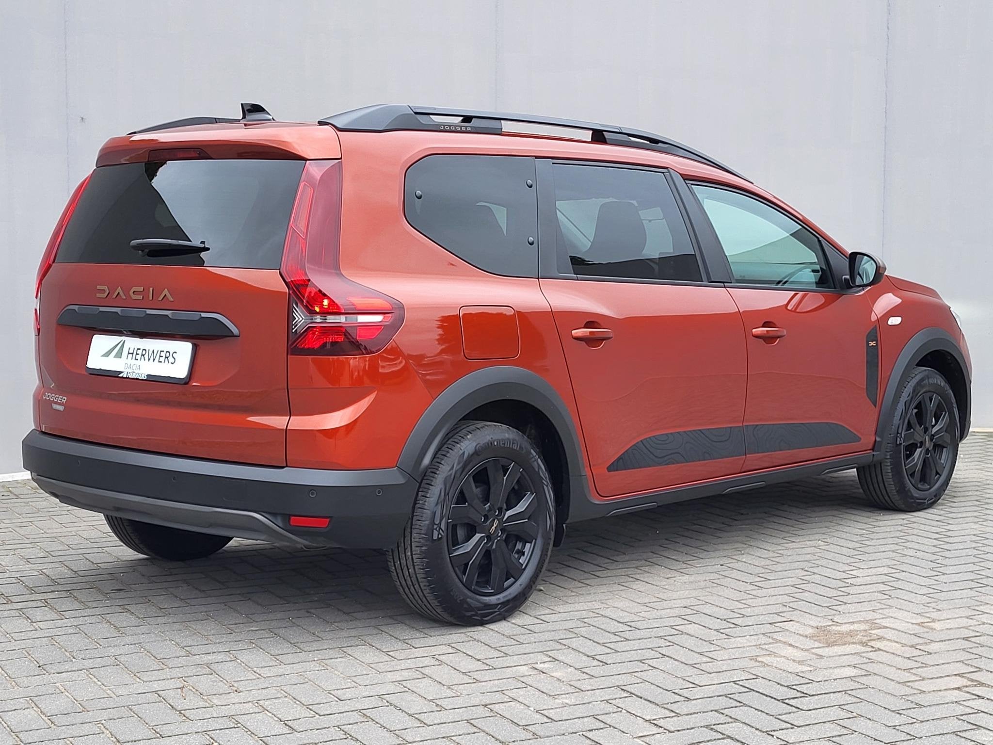 Dacia Jogger 1.6 Hybrid 140 Extreme 7p Automaat / 7- persoon, Auto's, Gebruikt, 4 cilinders, Bruin, 7 stoelen