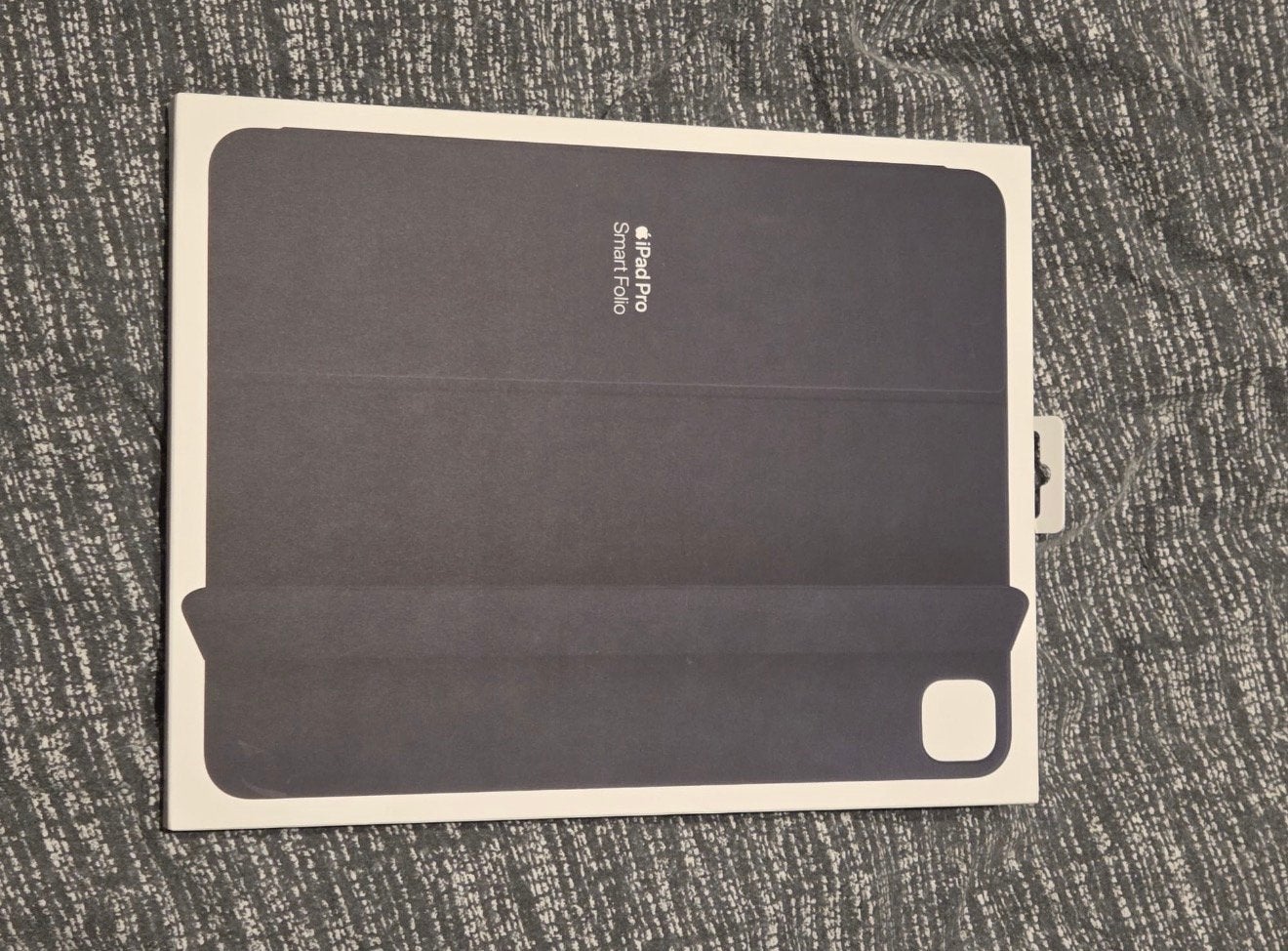 Foto 2 van Nieuwe Apple iPad Pro Smart Folio 13 inch (ongeopend)