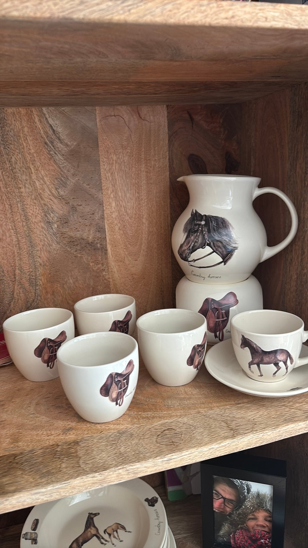 Country horse servies, Ophalen