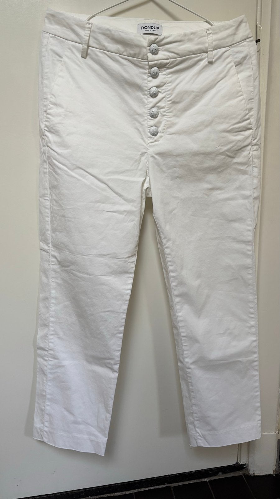 Dondup witte broek met knoopsluiting - Maat 27, Wit, Ophalen of Verzenden, Zo goed als nieuw, Driekwart