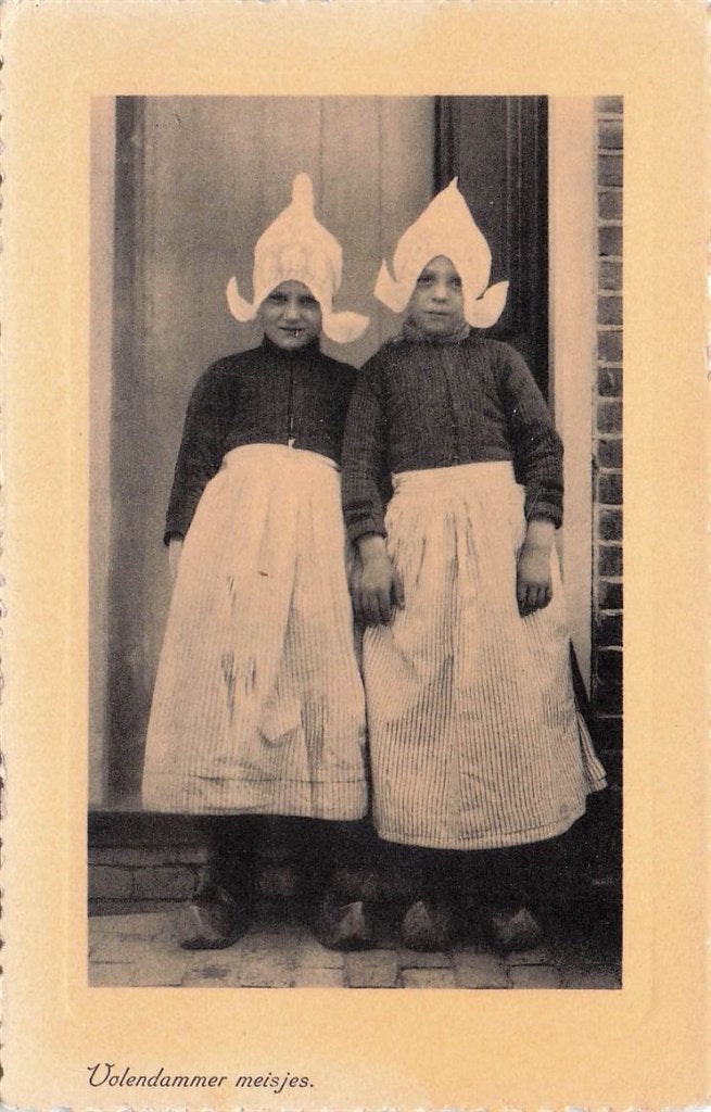 702-276-011 Volendammer Meisjes., Verzenden, Voor 1920, Noord-Holland