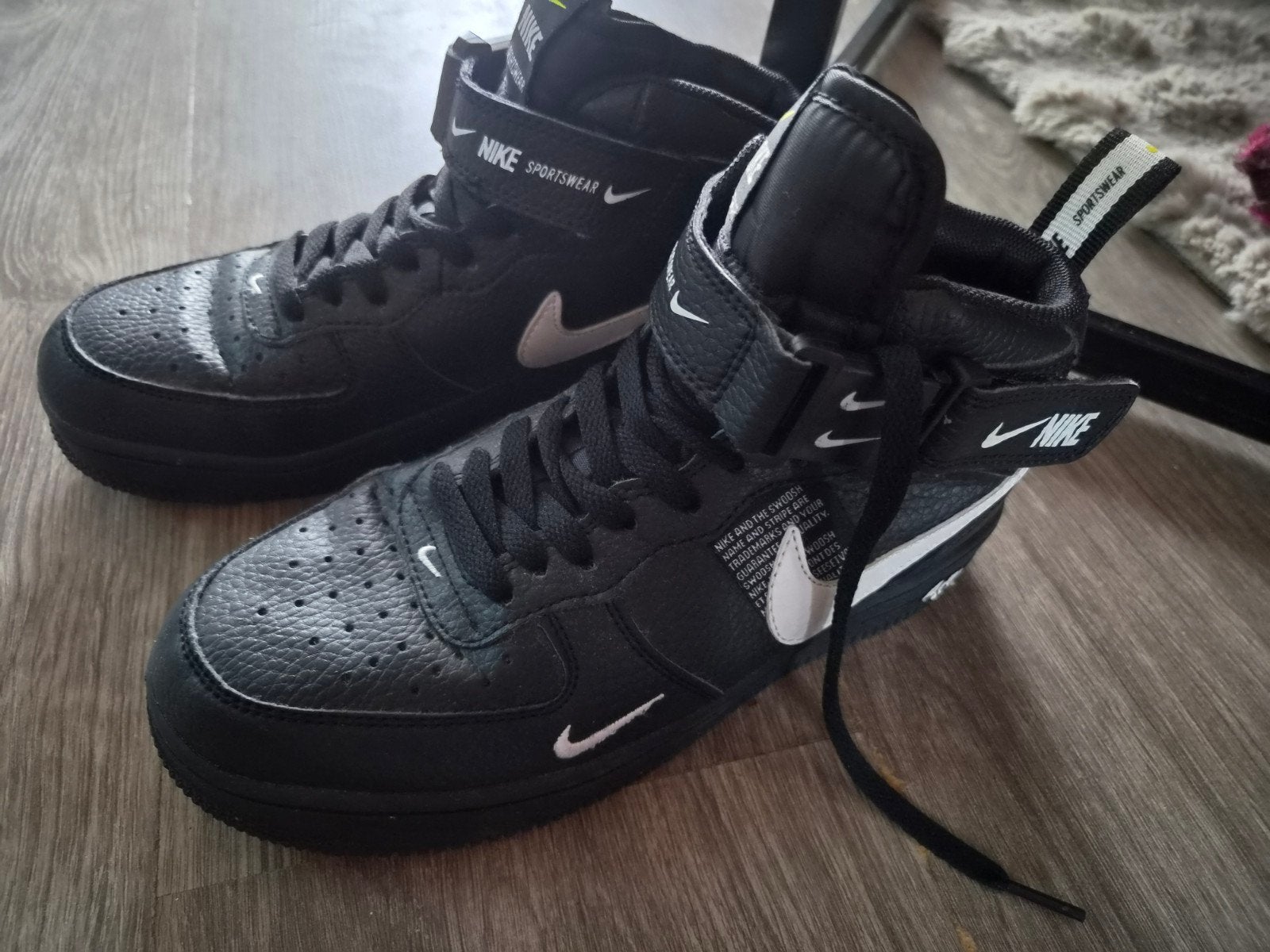 Nike Air Force 1 '07 LV8 Utility Zwarte Sneakers Maat 39, Kleding | Dames, Zwart, Nike, Ophalen of Verzenden, Zo goed als nieuw