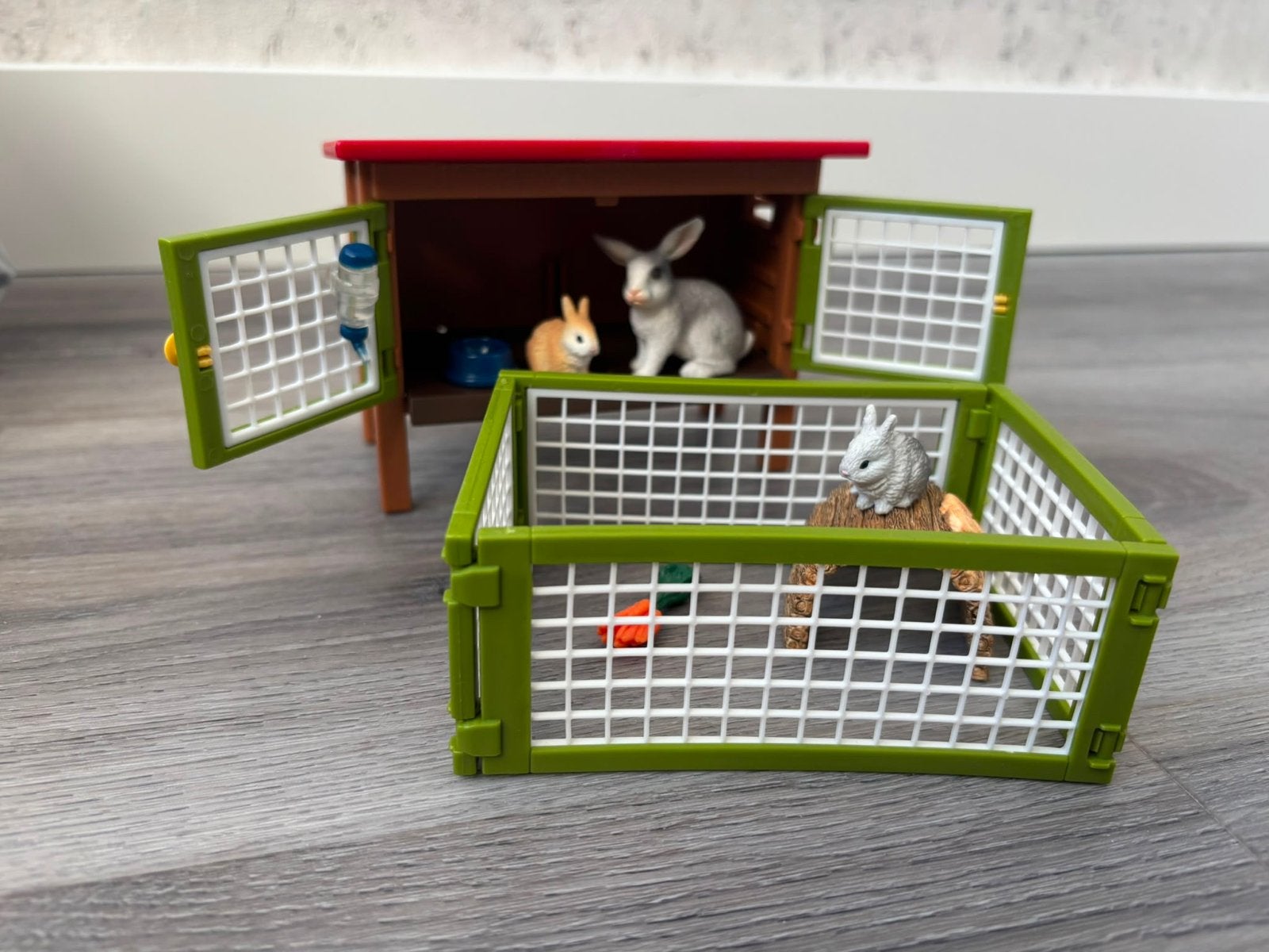 Schleich konijnenhok met konijnen en accessoires, Ophalen of Verzenden, Zo goed als nieuw, Jongen of Meisje