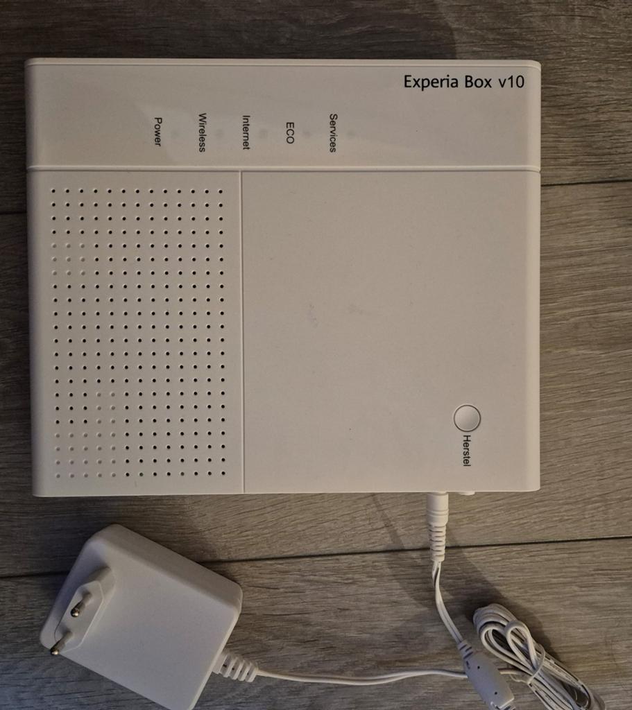 KPN Experia Box V10 ZTE AC 5GHz Router met modem, Computers en Software, Routers en Modems, Ophalen of Verzenden, Gebruikt, Router met modem