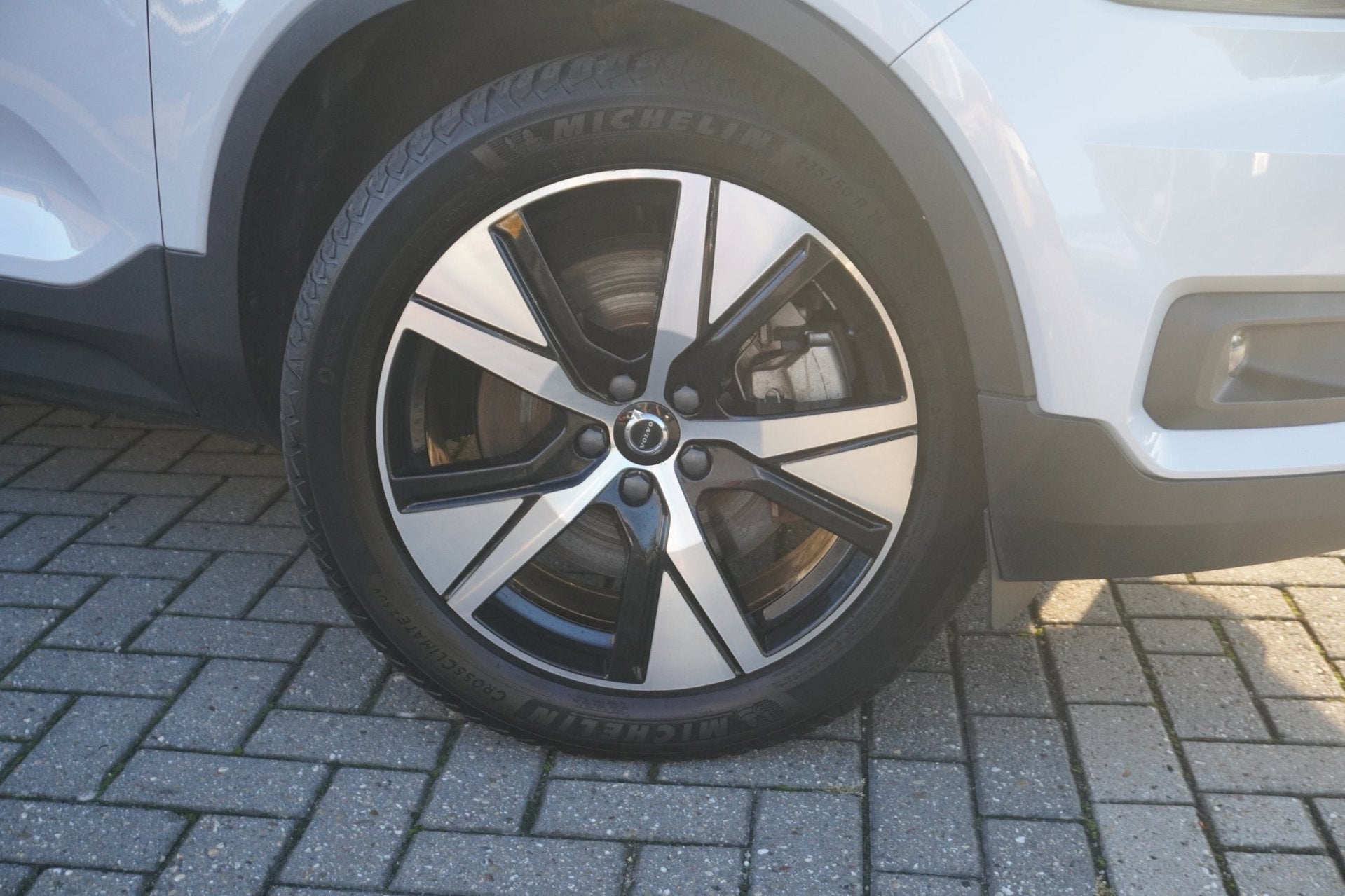 Volvo XC40 Recharge P8 AWD R-Design / SOH 93,7% / Carplay /, Auto's, 1300 min, Gebruikt, Zwart, Automatische klimaatregeling