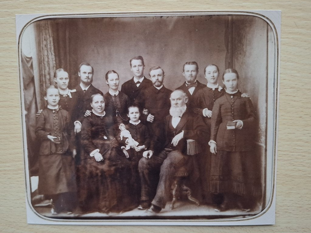 foto oude familieafbeelding rond 1883, Foto, Nieuw, Voor 1940, Buitenland