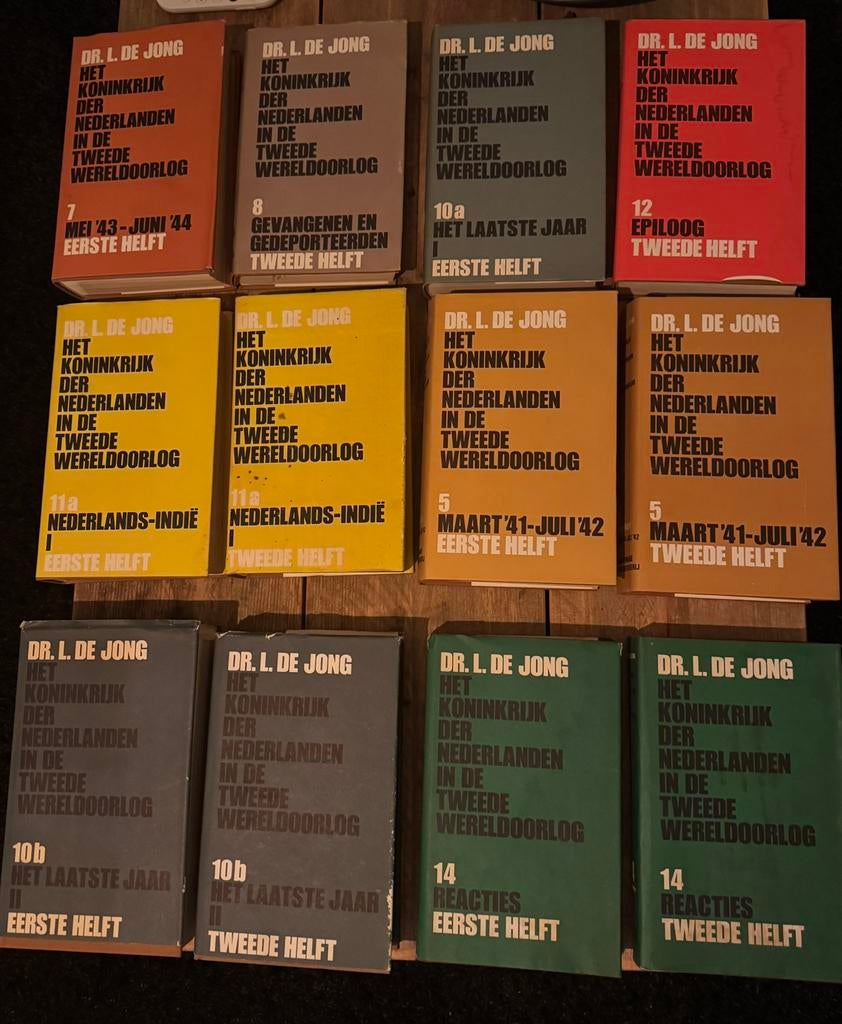 Tweede Wereldoorlog boeken 12 stuks, Verzamelen, Ophalen, Overige soorten, Nederland, Boek of Tijdschrift
