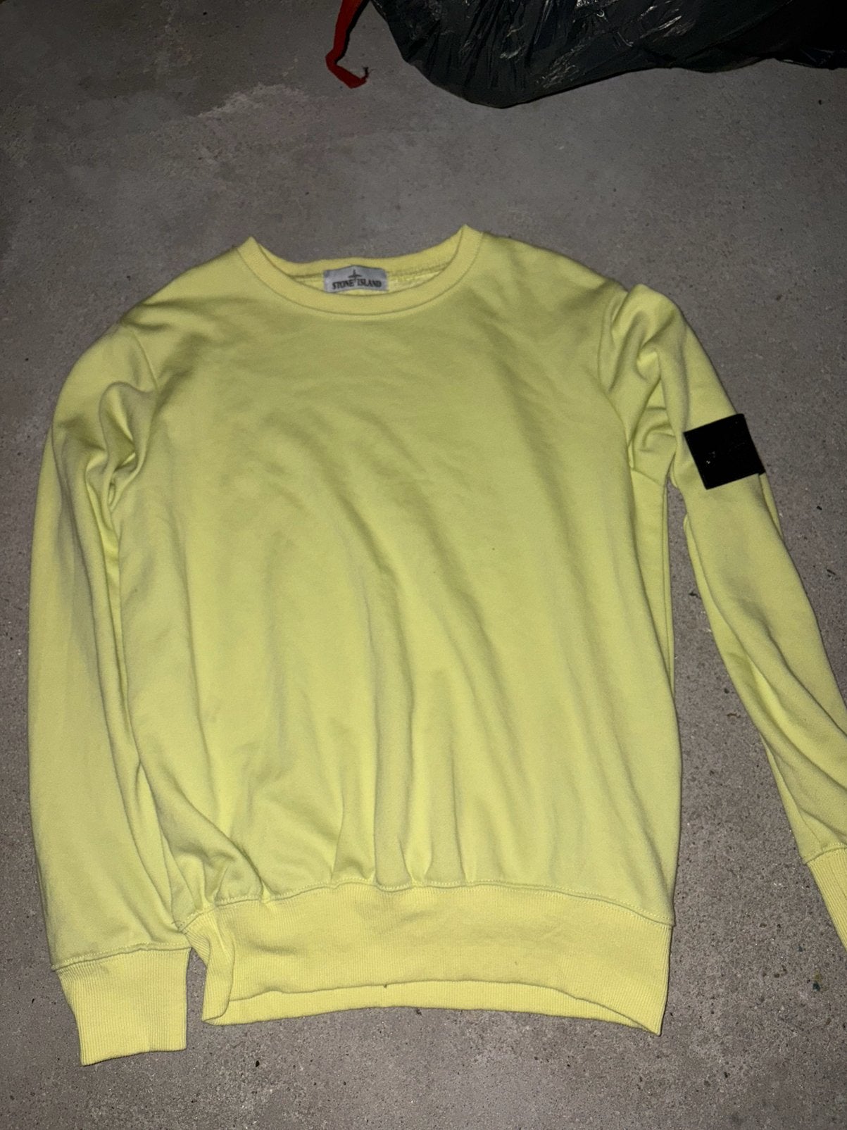 Stone island sweater geel zwart logo maat s, Ophalen of Verzenden, Zo goed als nieuw, Zwart