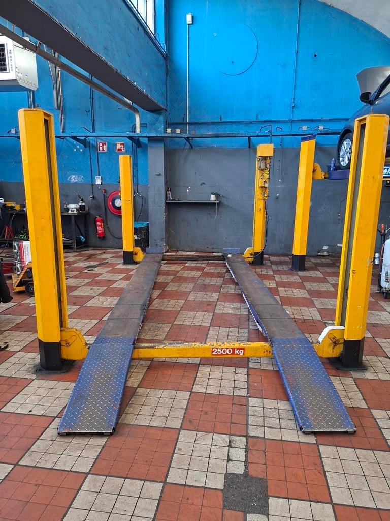 Hefbrug 4 koloms Koni 2500 kg Goed werkend met verlichting, Ophalen