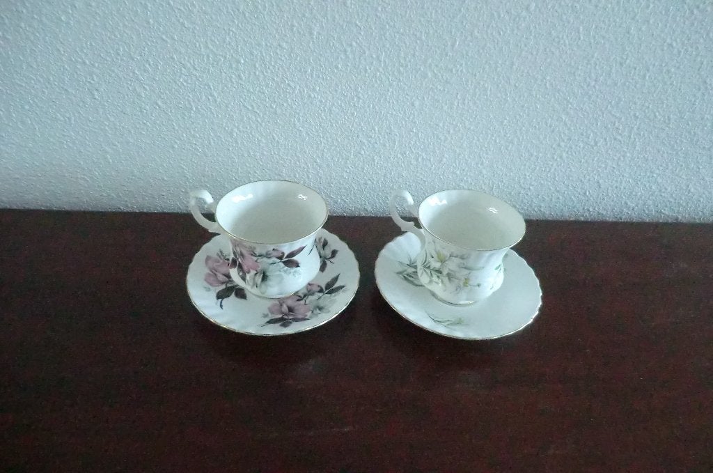 twee kop en schotels - Richmond Bone China - England, Ophalen of Verzenden