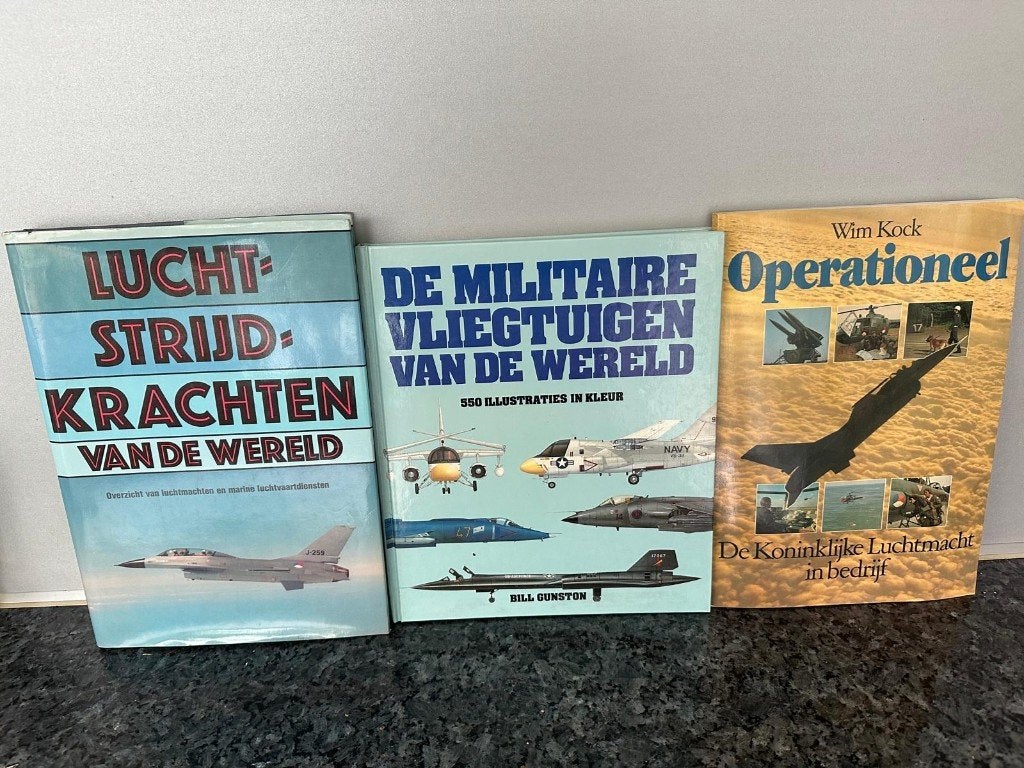 vliegtuig boeken, Ophalen, 1945 tot heden, Zo goed als nieuw, Luchtmacht