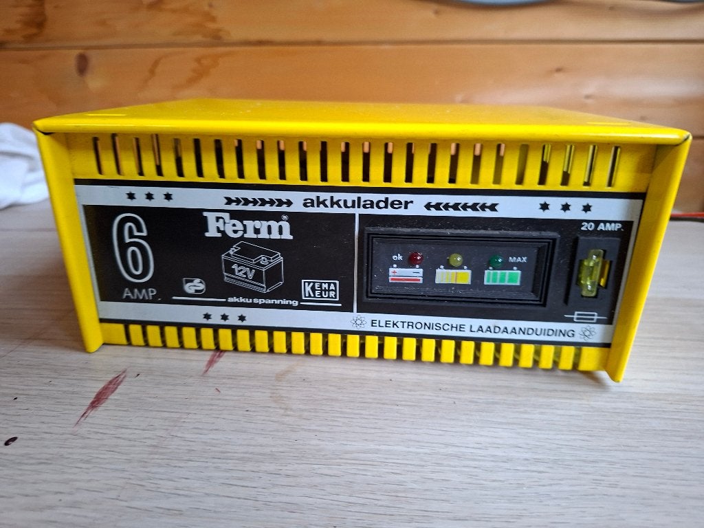 Ferm accu lader 12v 6 amp, Ophalen of Verzenden, Nieuw, Universele onderdelen