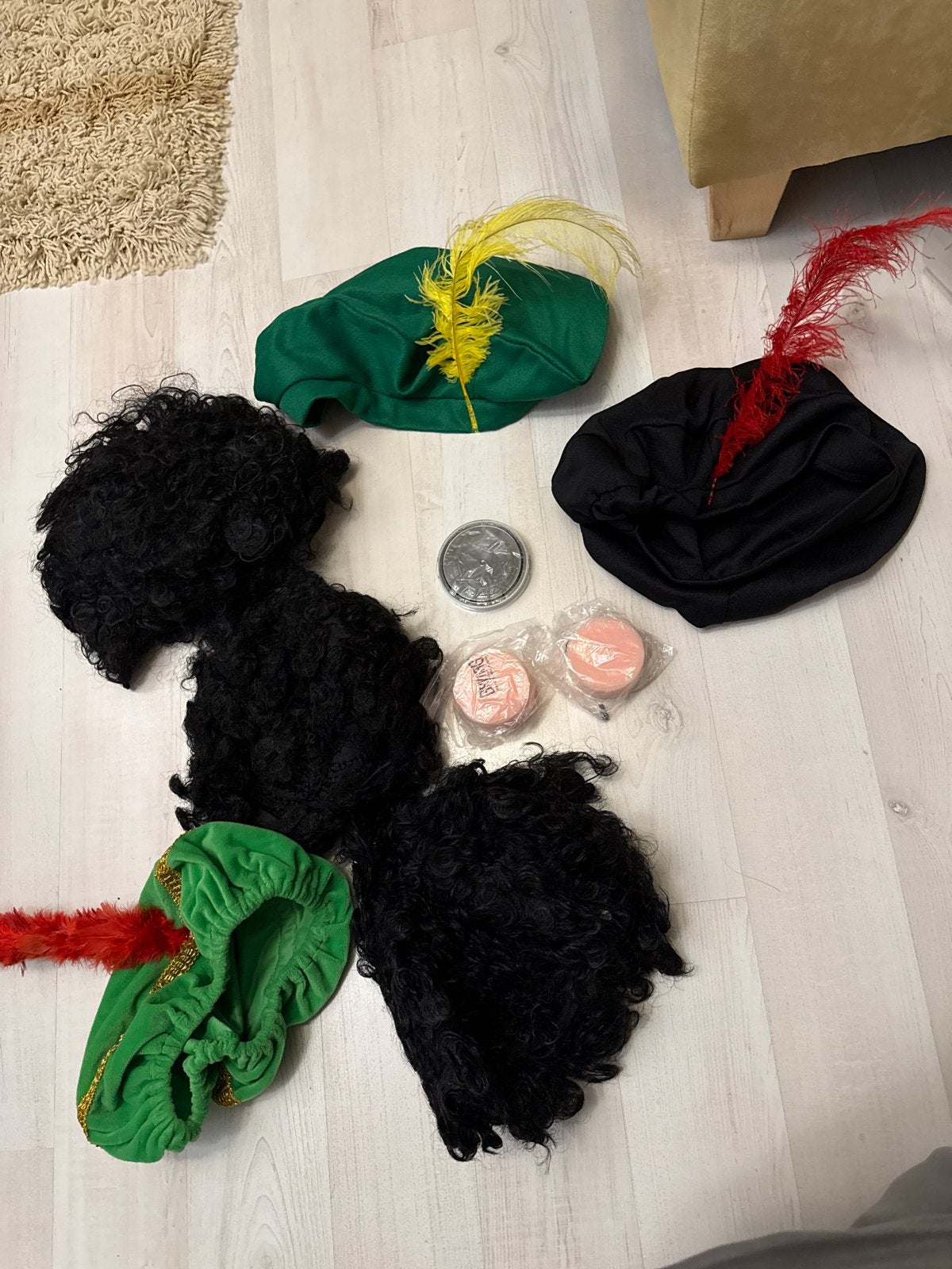 Pieten pruikjes en mutsjes, Ophalen of Verzenden, Gebruikt, Hoed of Pruik, Kerst of Sinterklaas