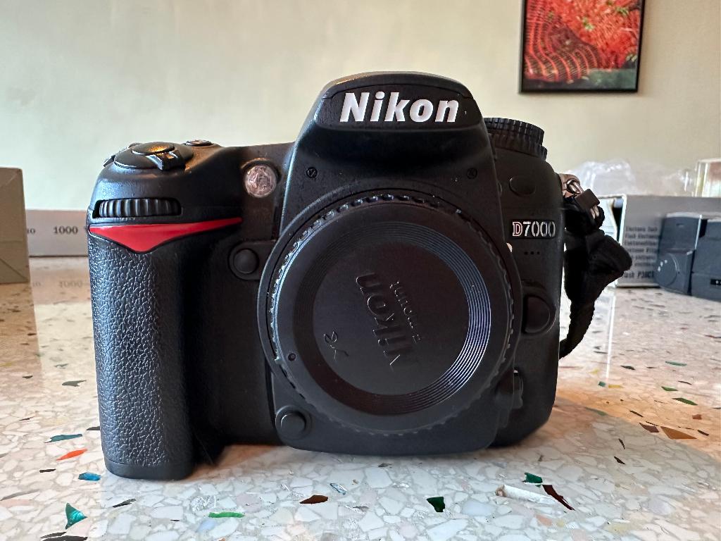 Nikon D7000 body + oplader + cameratas, Gebruikt, Spiegelreflex, Ophalen of Verzenden, Geen optische zoom