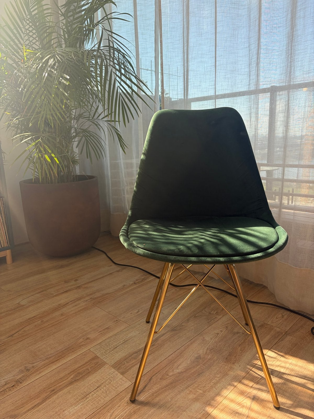 4 Groene Eetkamerstoelen met Gouden Onderstel, Gebruikt, Overige kleuren, Ophalen of Verzenden, Vier