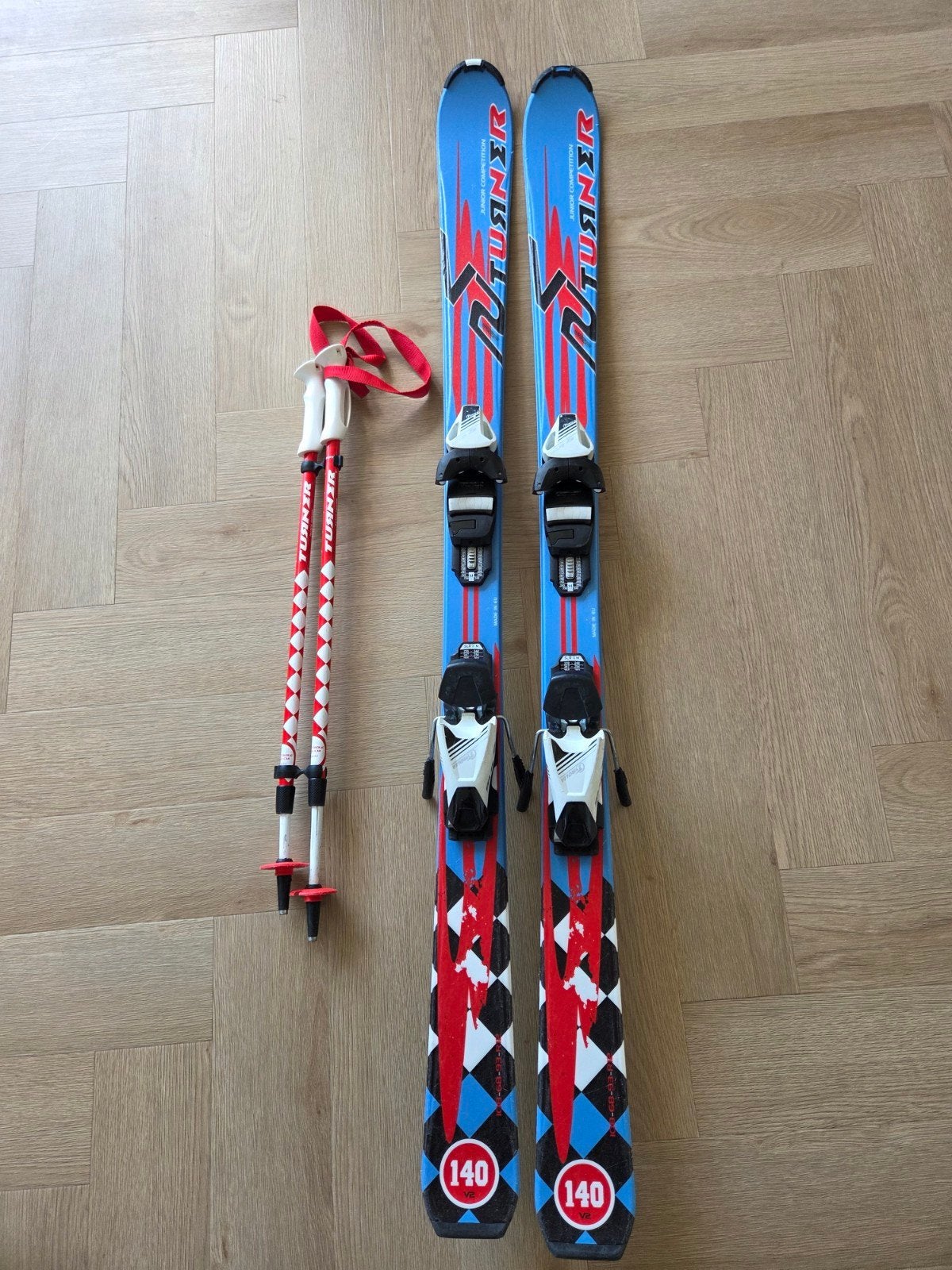 Turner Junior ski's 140 cm met verstelbare stokken, Sport en Fitness, Gebruikt, 100 tot 140 cm, Skiën, Ski's