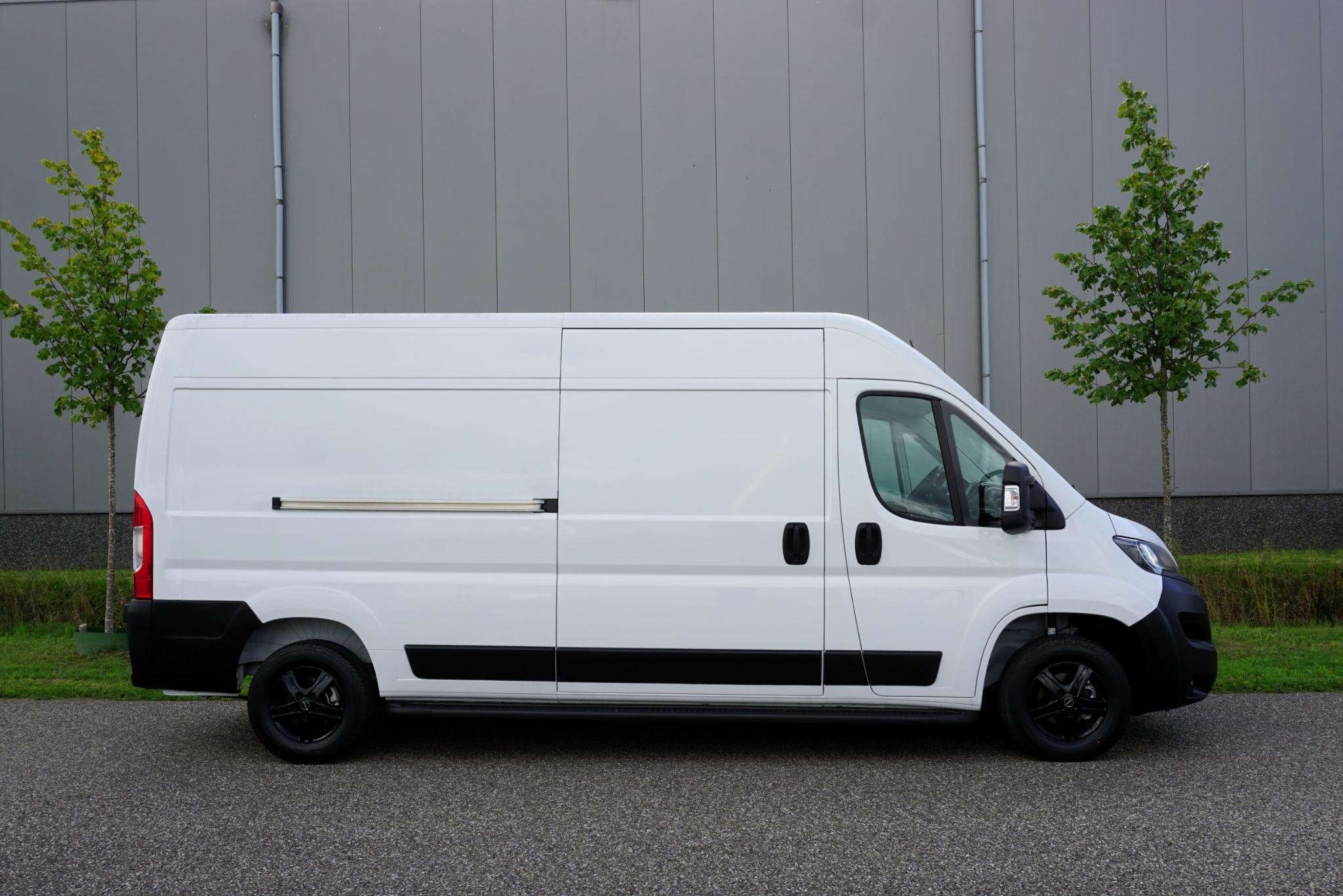 Peugeot Boxer 2.2 BlueHDi 140 L3H2 3.5t in Nieuwstaat |Betim, Auto's, Voorwielaandrijving, Stof, Gebruikt, Euro 6