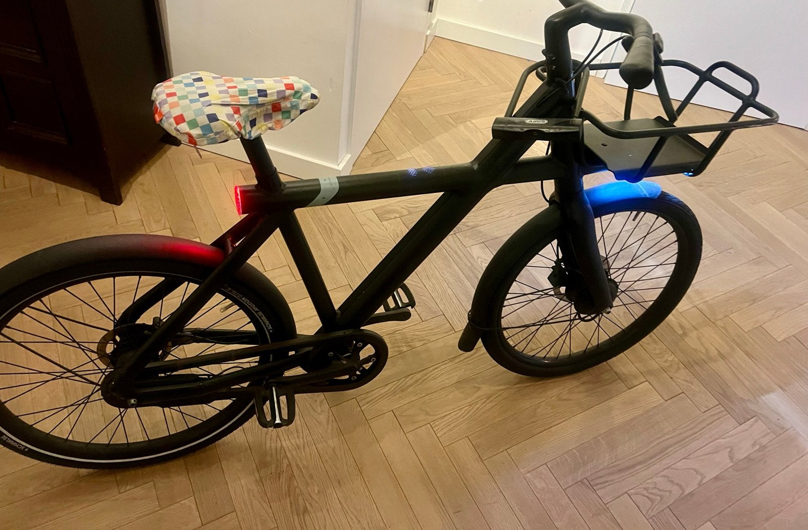 Foto 3 van VanMoof X3 met accessoires - technisch mankement