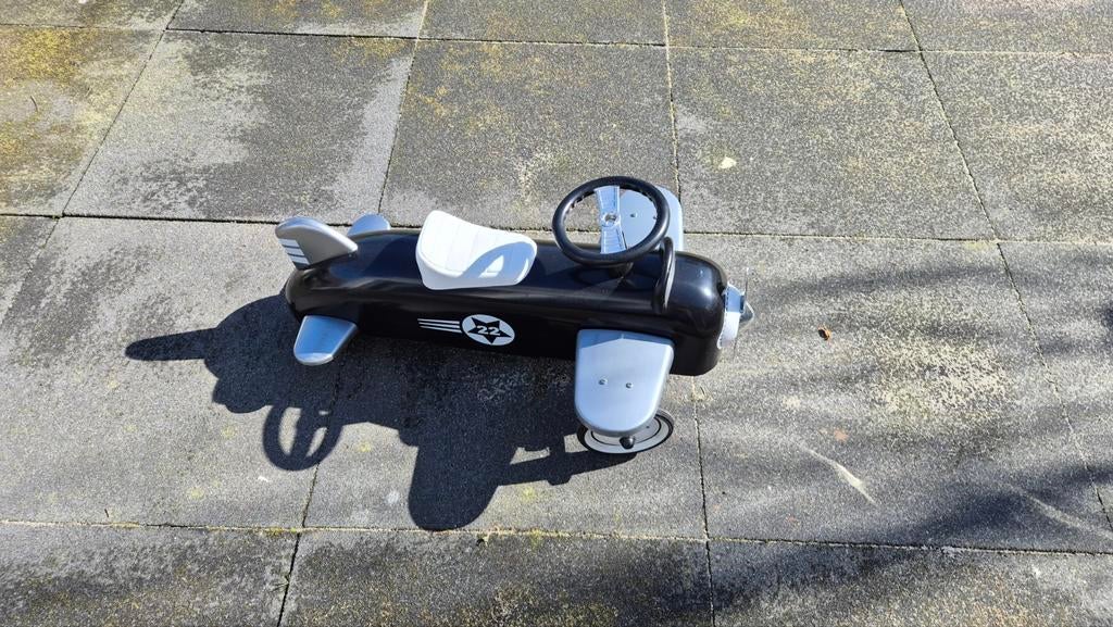 Stoere zwarte loopauto vliegtuig voor kinderen, Kinderen en Baby's, Speelgoed | Buiten | Voertuigen en Loopfietsen, Gebruikt, Loopvoertuig