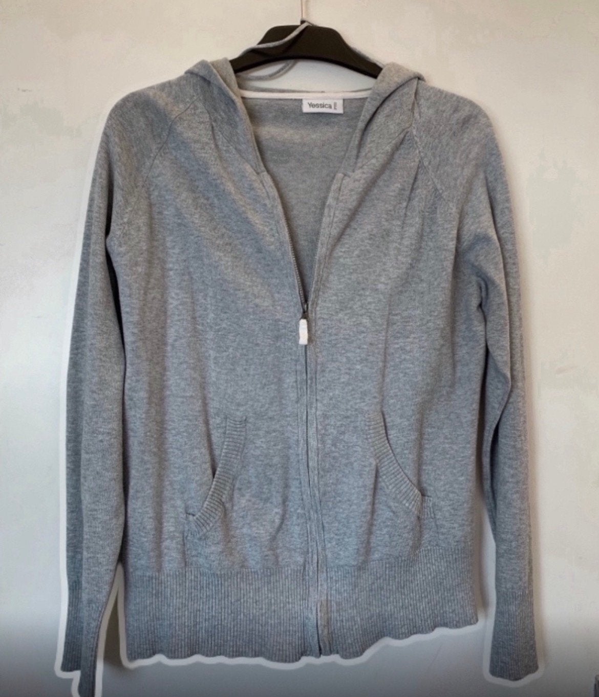 Grijze vest met capuchon. Maat M. Merk, Kleding | Dames, Ophalen of Verzenden, Zo goed als nieuw, Maat 38/40 (M), Grijs
