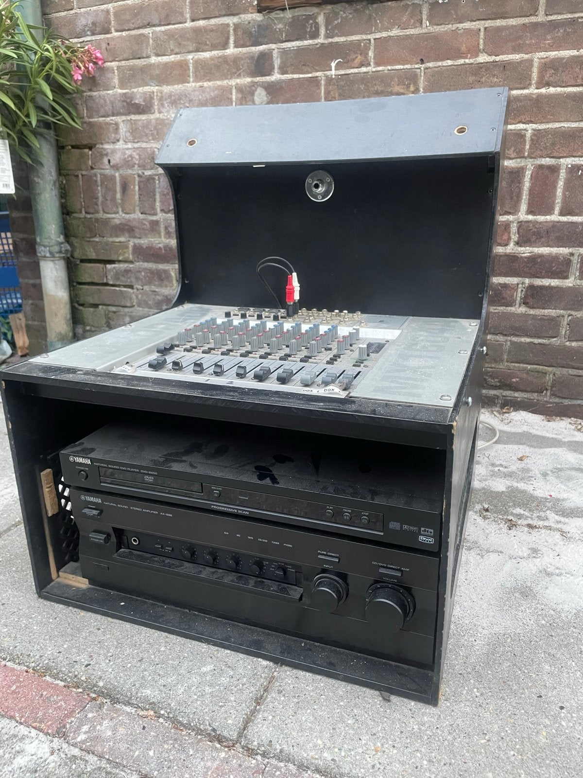 Complete DJ Set: Mengpaneel, Versterker, DVD-speler, Speaker, Ophalen, Gebruikt, 10 tot 20 kanalen, Microfooningang